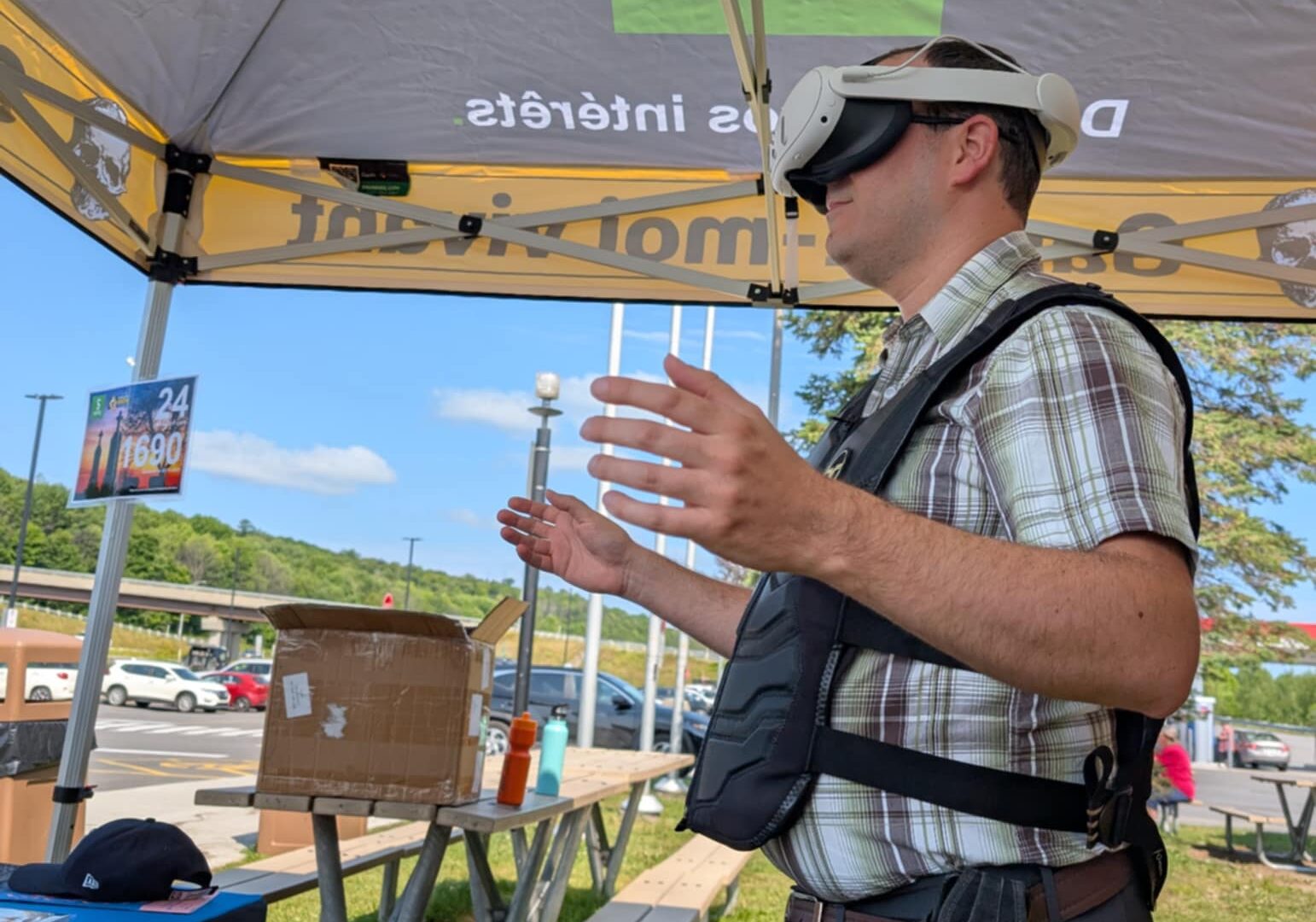 Maxime Coursol du MTMD essayant le simulateur virtuel. 

Photo Médialo — archives. 