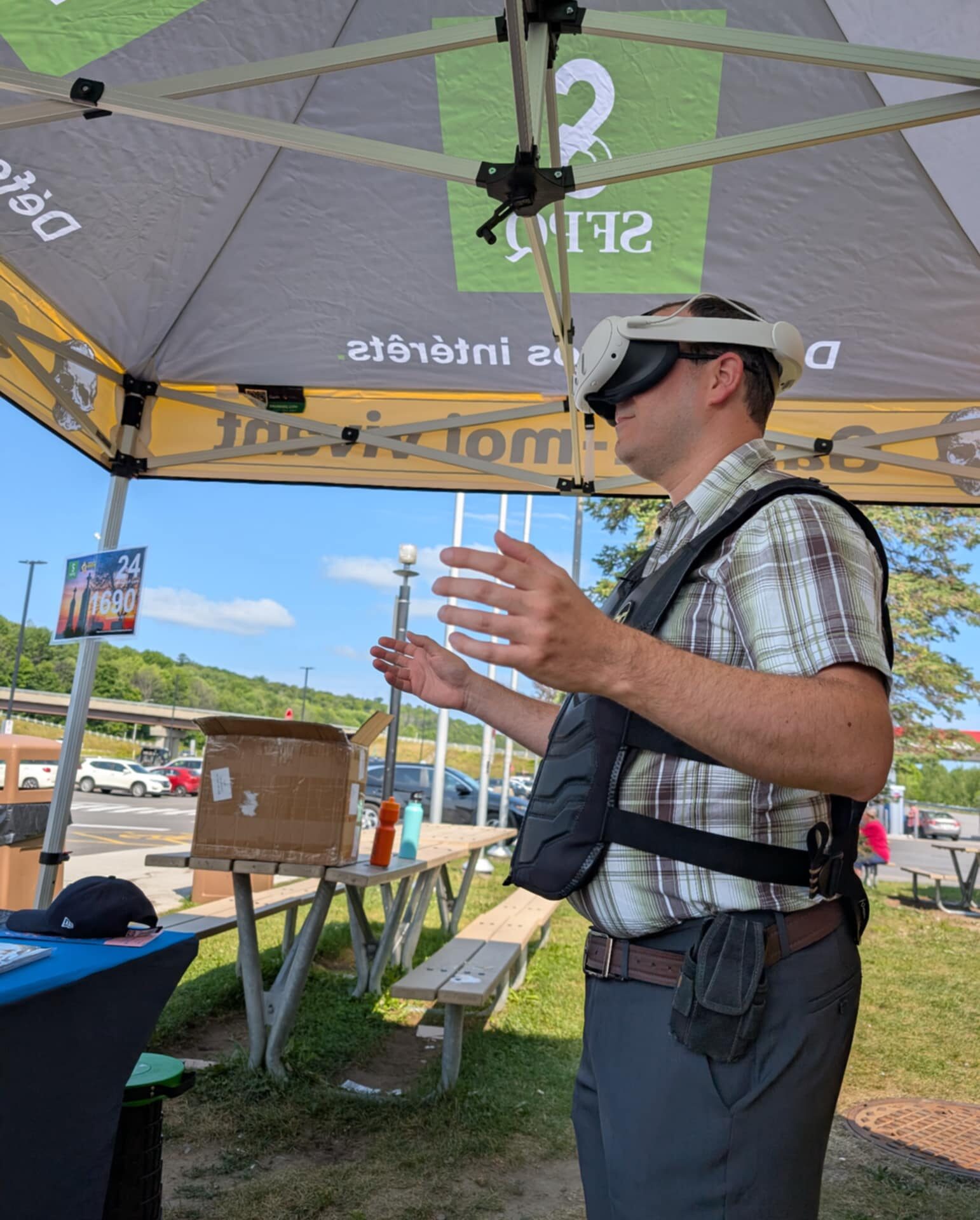 Maxime Coursol du MTMD essayant le simulateur virtuel. 

Photo Médialo — archives. 