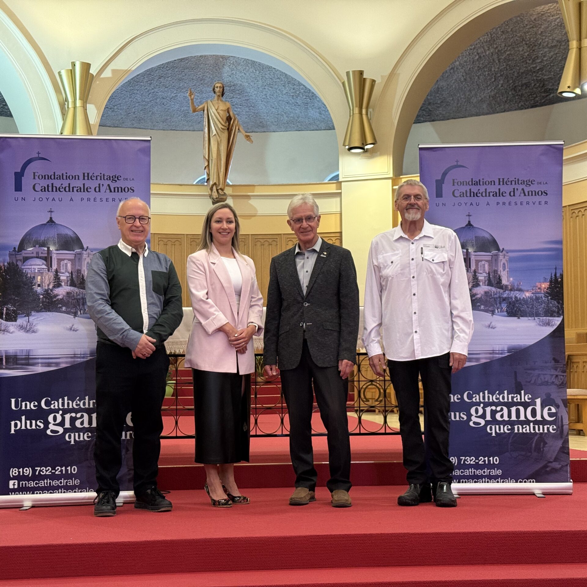 Pierre Roch, président de la Fabrique Ste-Thérèse d’Avila, Kim Blanchette artiste invitée, Ghislain Roy président de la Fondation Héritage et Gaétan Roberge, directeur de l’Ensemble vocal de l’Amitié.

Photo gracieuseté