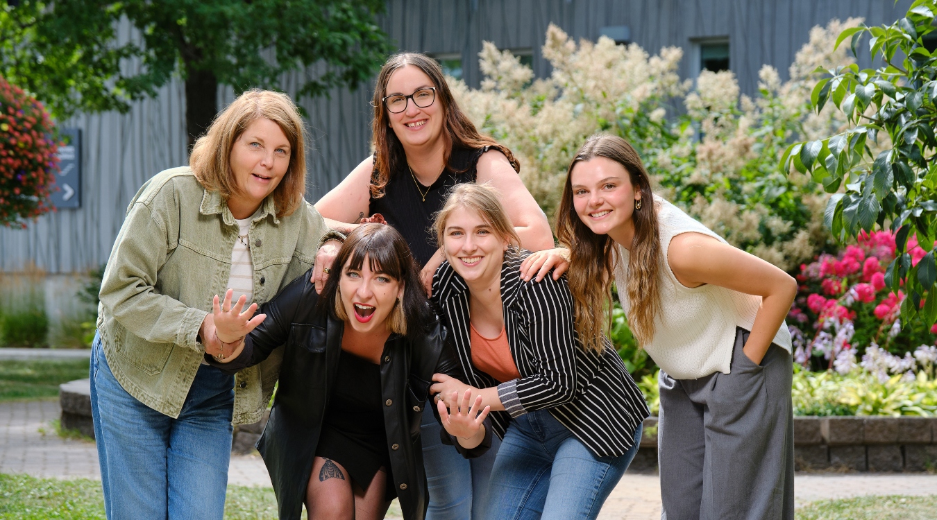 La dynamique équipe du Festival du cinéma international en Abitibi-Témiscamingue : Marie-Claude, Hélène, Anne-Marie, Stéphanie et Charlotte. (Photo Louis Jalbert)