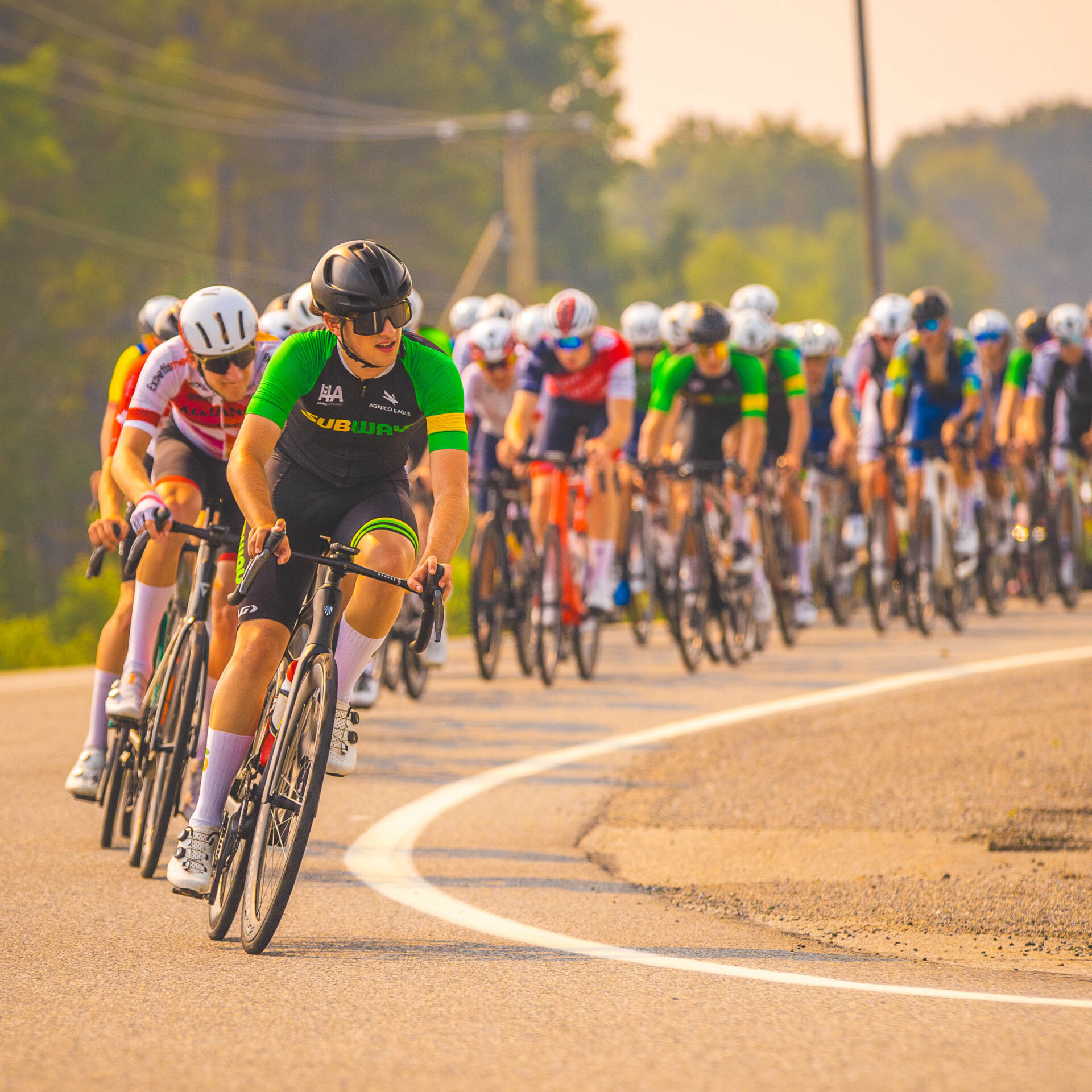 Le peloton s’étire de tout son long.

Photo gracieuseté.