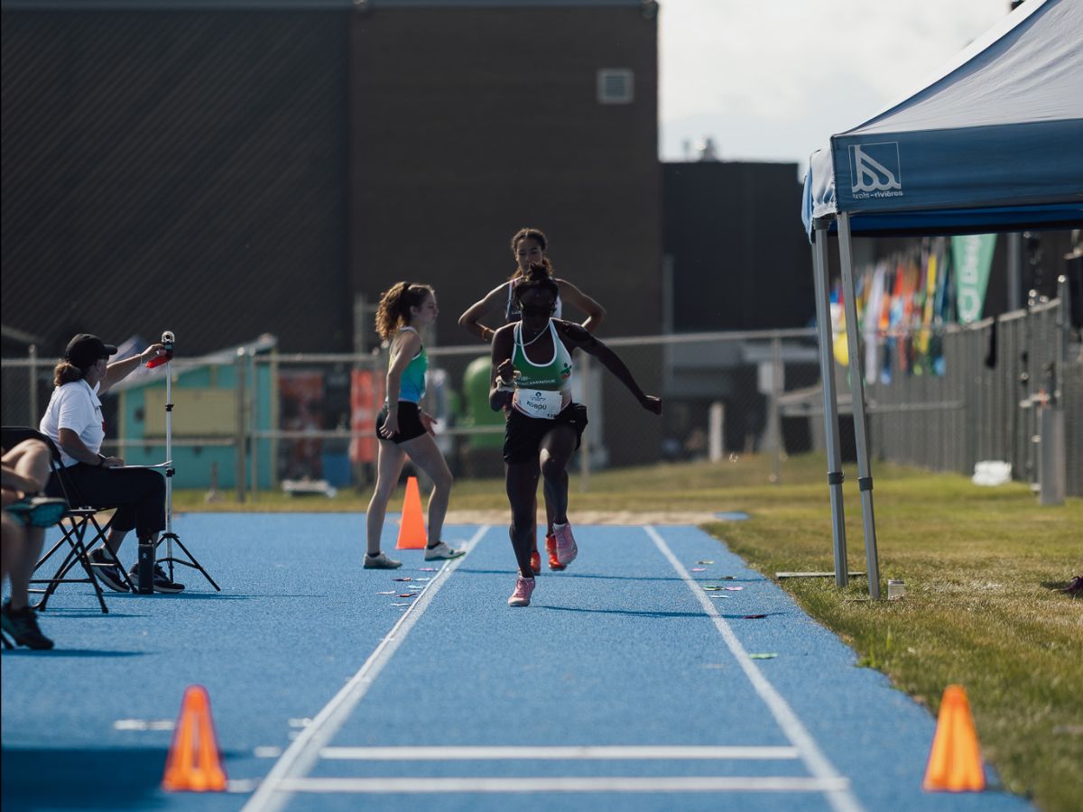 Emmanuella Kobou, double médaillée en athlétisme et athlète par excellence du bloc 1. 

Crédit Photo: Justine Boucher  