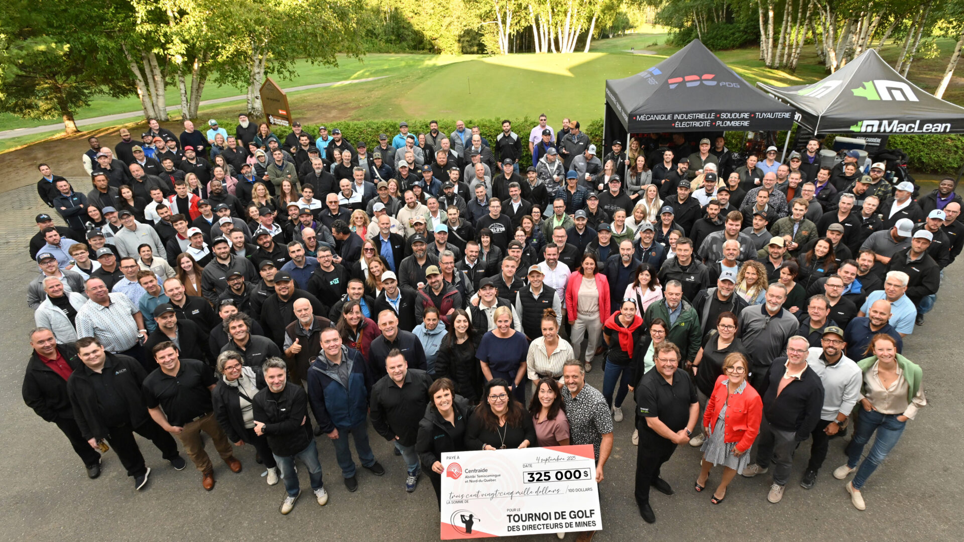 Rassemblement des participants du Tournoi de golf. 

Photo gracieuseté. 