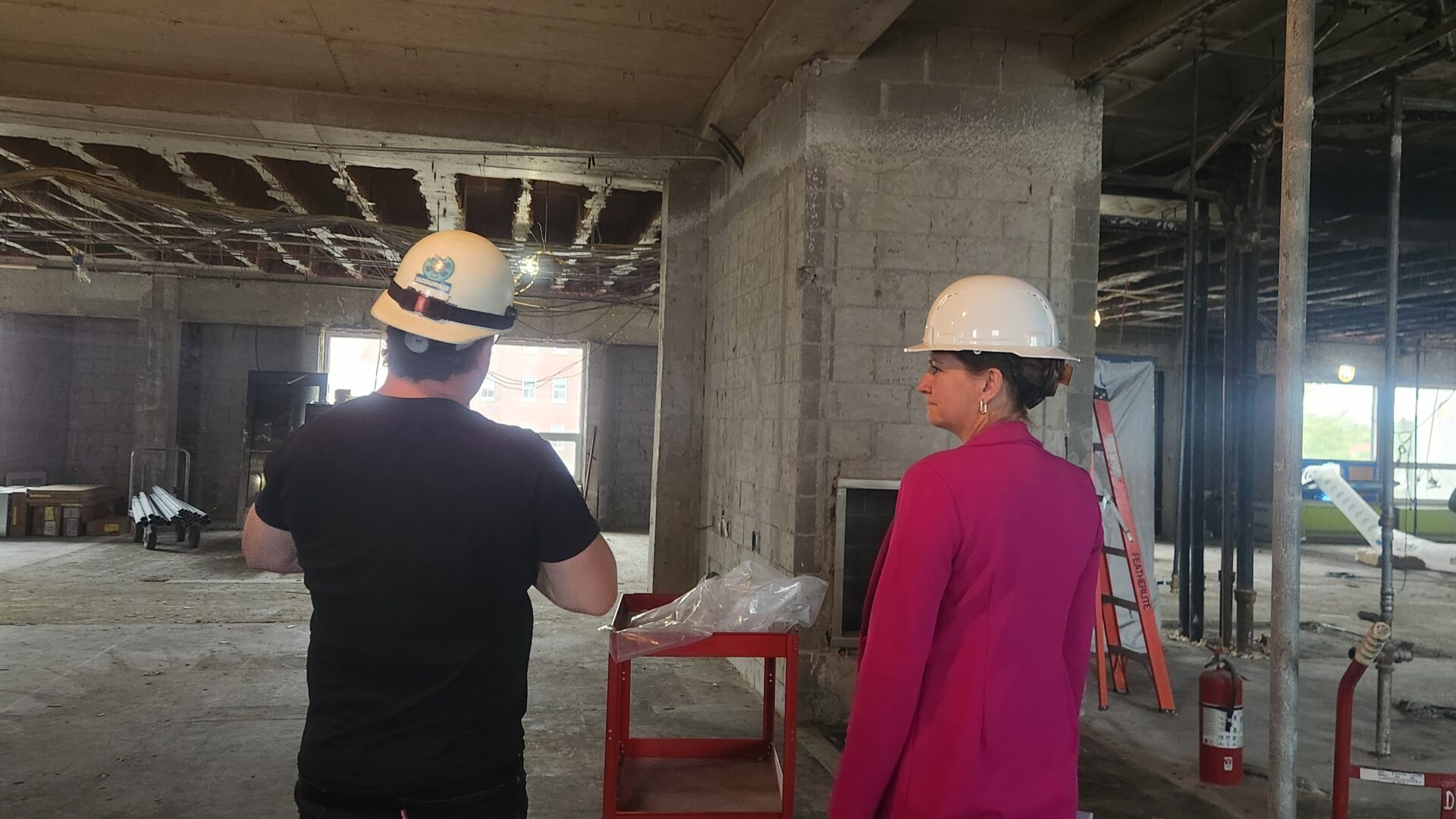 La PDG du CISSSAT, Caroline Roy a constaté l’avancement des travaux.  

Photo gracieuseté CISSSAT.
