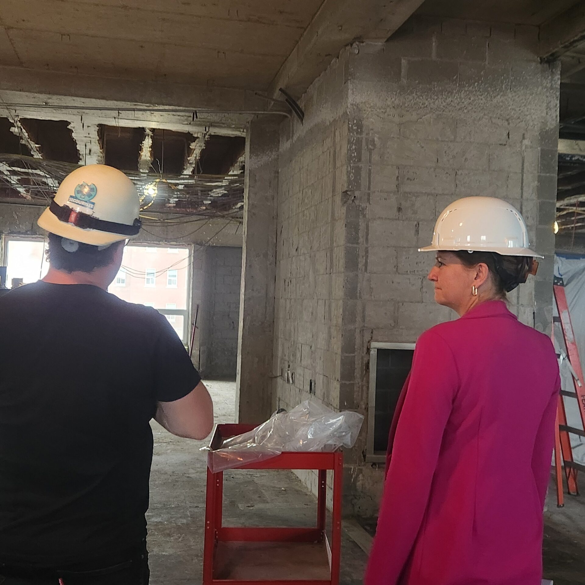 La PDG du CISSSAT, Caroline Roy a constaté l’avancement des travaux.  

Photo gracieuseté CISSSAT.