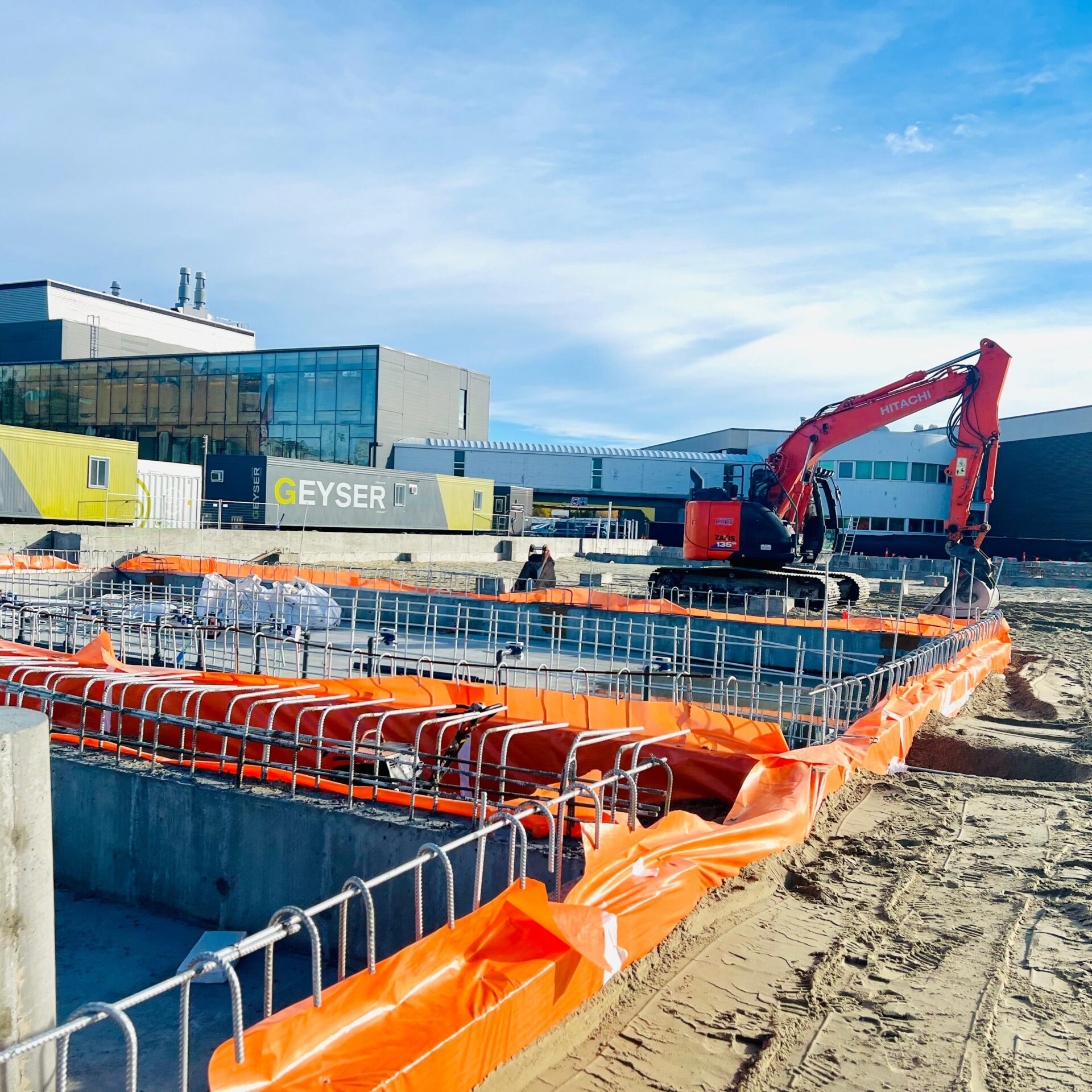 Les travailleurs s’activent depuis le mois de juin sur le chantier.
(Crédit Photo : Le Citoyen — Ricardo Jr Emmanuel)
