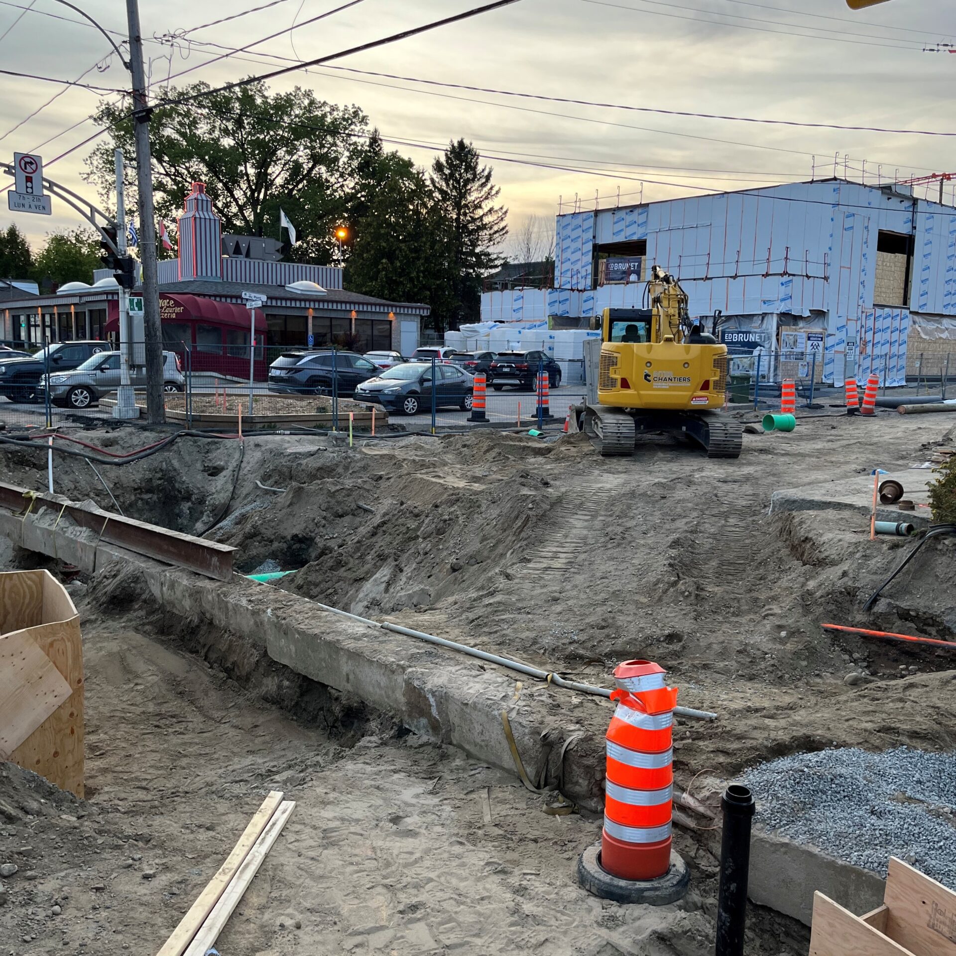 Les travaux au centre-ville de Mont-Laurier.
Photo Médialo – Maxim Ouellette-Legault

