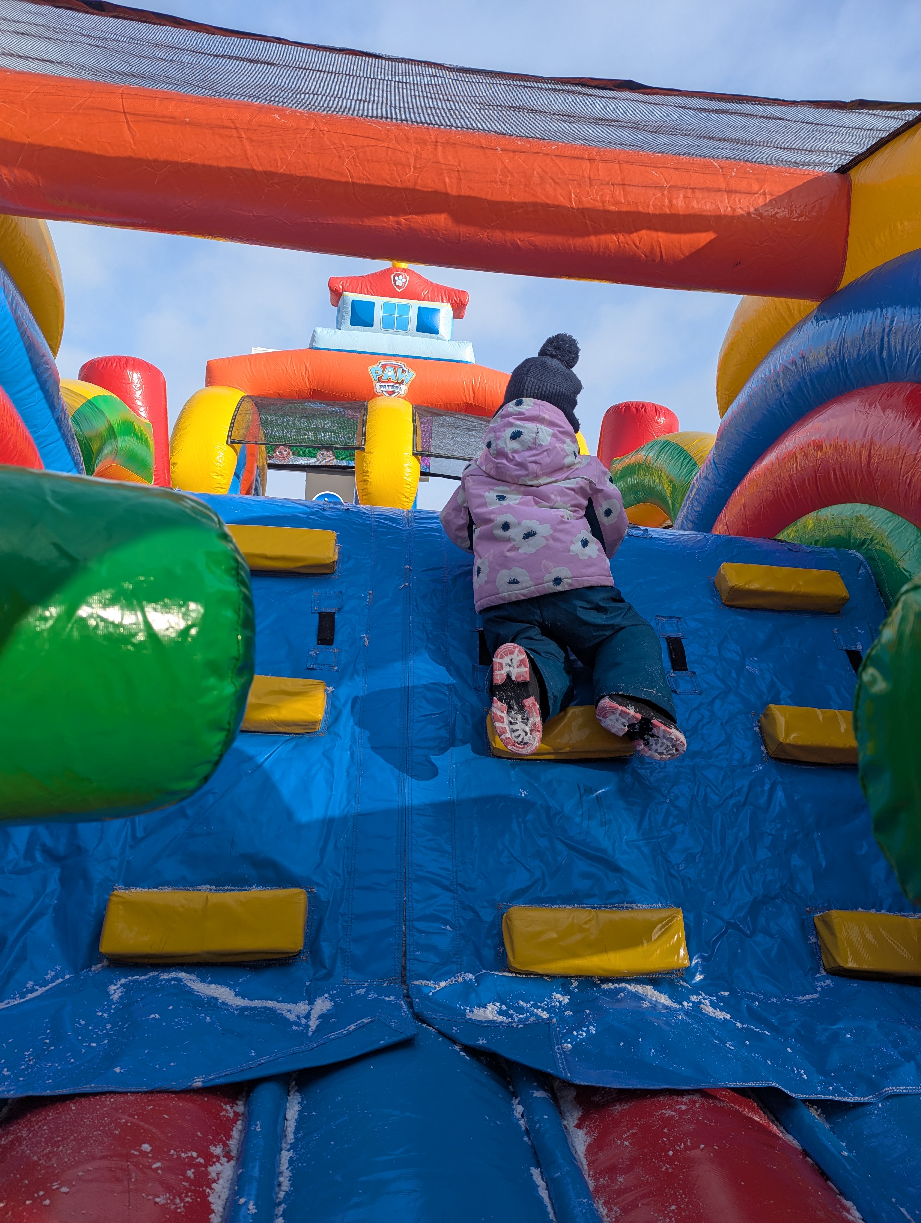 Le carnaval de Ferme-Neuve a attirer les citoyens malgré le froid. Photo gracieuseté Municipalité de Ferme-Neuve
