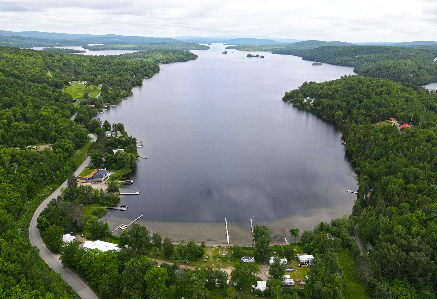 Vue aérienne du Lac-des-Îles. Photo gracieuseté