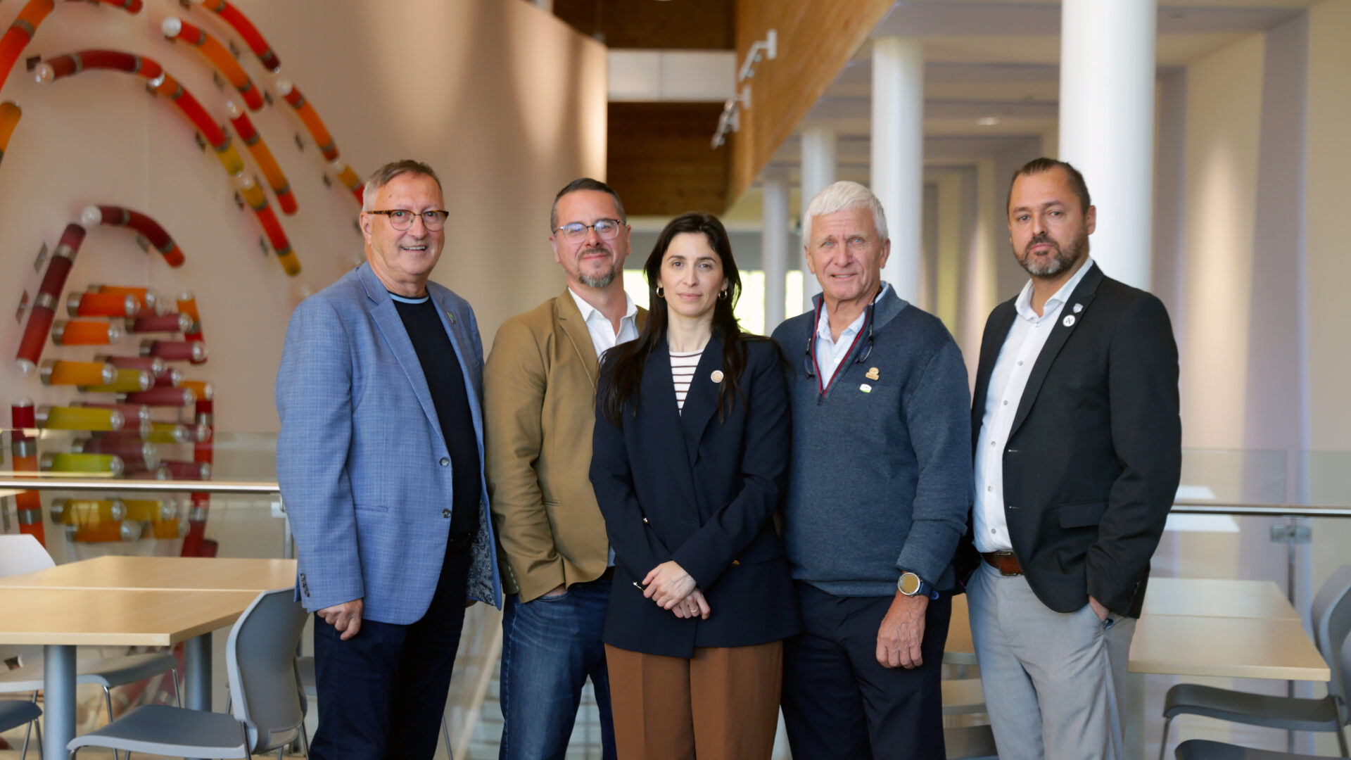 Daniel Bourdon, préfet de la MRC Antoine-Labelle; Christian David, représentant de la MRC d’Argenteuil; Catherine Hamé, préfète de la MRC des Pays-d’en-Haut; Marc L’Heureux, préfet de la MRC des Laurentides; et Xavier-Antoine Lalande, préfet de la MRC de La Rivière-du-Nord et président du Conseil des préfets et élus des Laurentides. Photo Médialo  - Louis-Philippe Forest-Gaudet