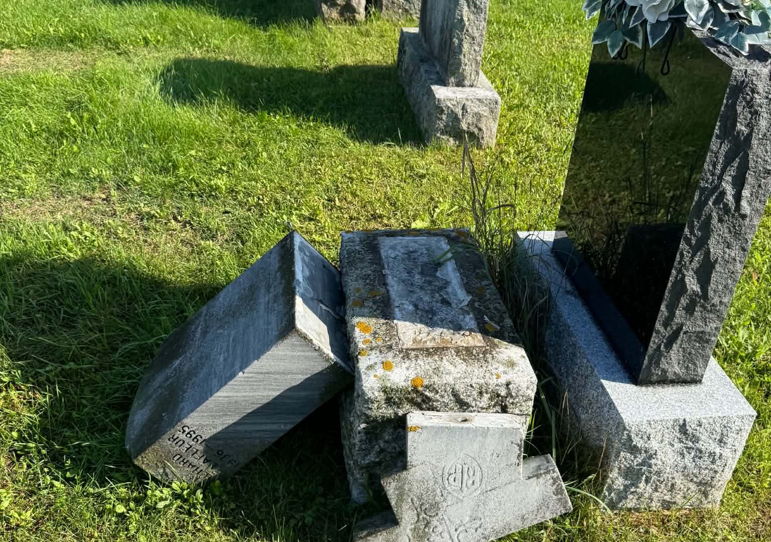 Photo prise au cimetière Notre-Dame-de-Pourvière sur la rue Labelle à Mont-Laurier. 