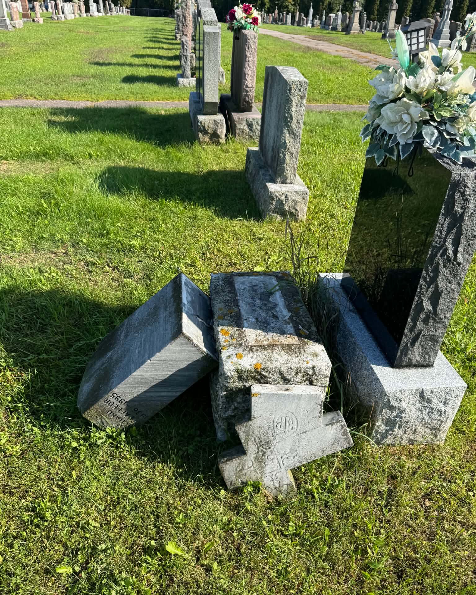 Photo prise au cimetière Notre-Dame-de-Pourvière sur la rue Labelle à Mont-Laurier. 