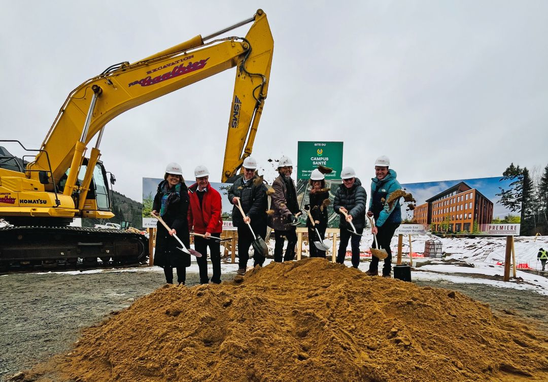 Dans l’ordre habituel : Chantale Jeannotte, Marc L’Heureux, Luc Brisebois, Pascal De Bellefeuille, Véronique Racanelli, Normand Laberge et Dr Simon-Pierre Landry. / Photo: Médialo - Patrice Francoeur