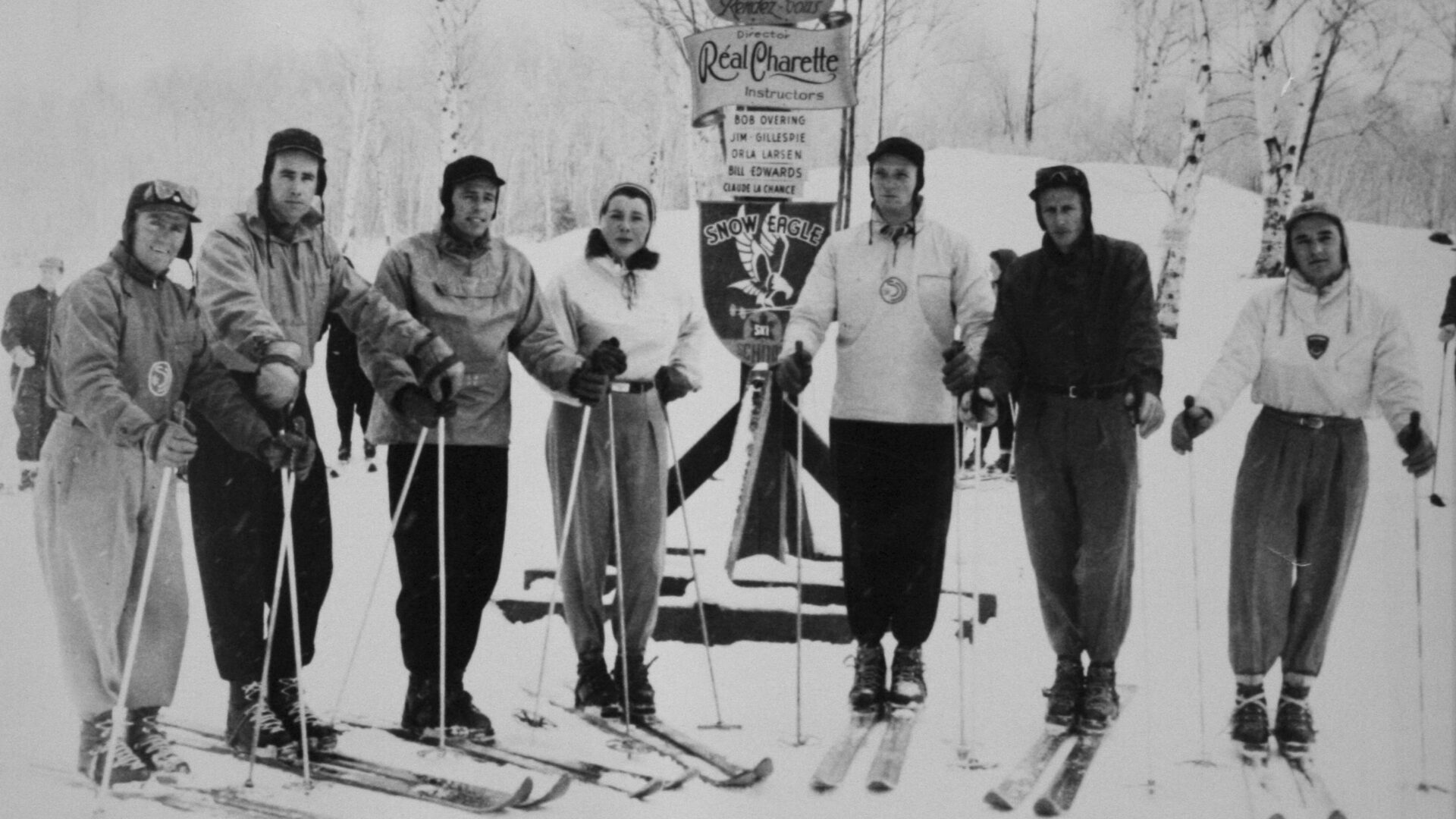 À gauche sur la photo, Réal Charette, directeur de l’école de ski à Gray Rocks.
(Photo collection Gray Rocks)
