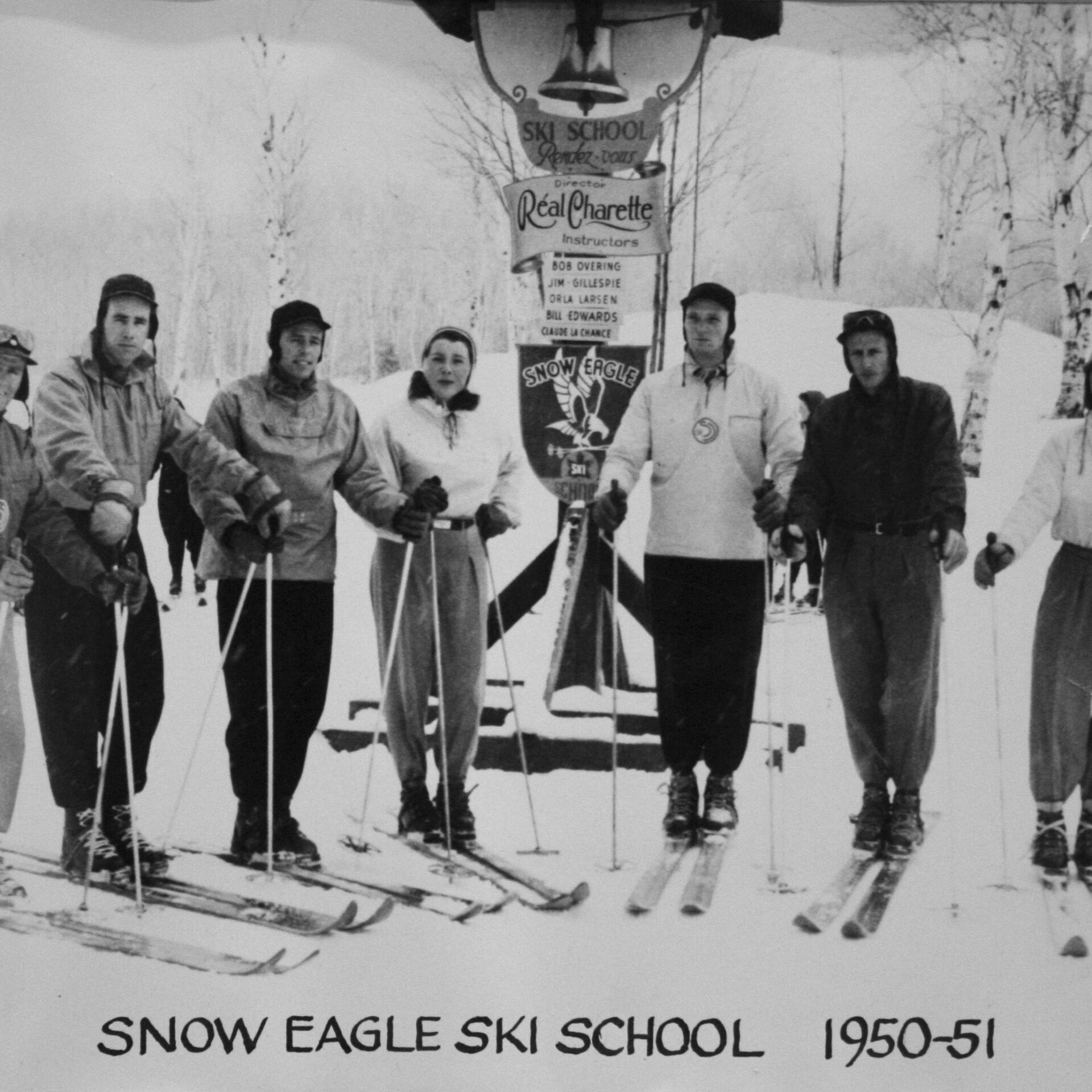 À gauche sur la photo, Réal Charette, directeur de l’école de ski à Gray Rocks.
(Photo collection Gray Rocks)
