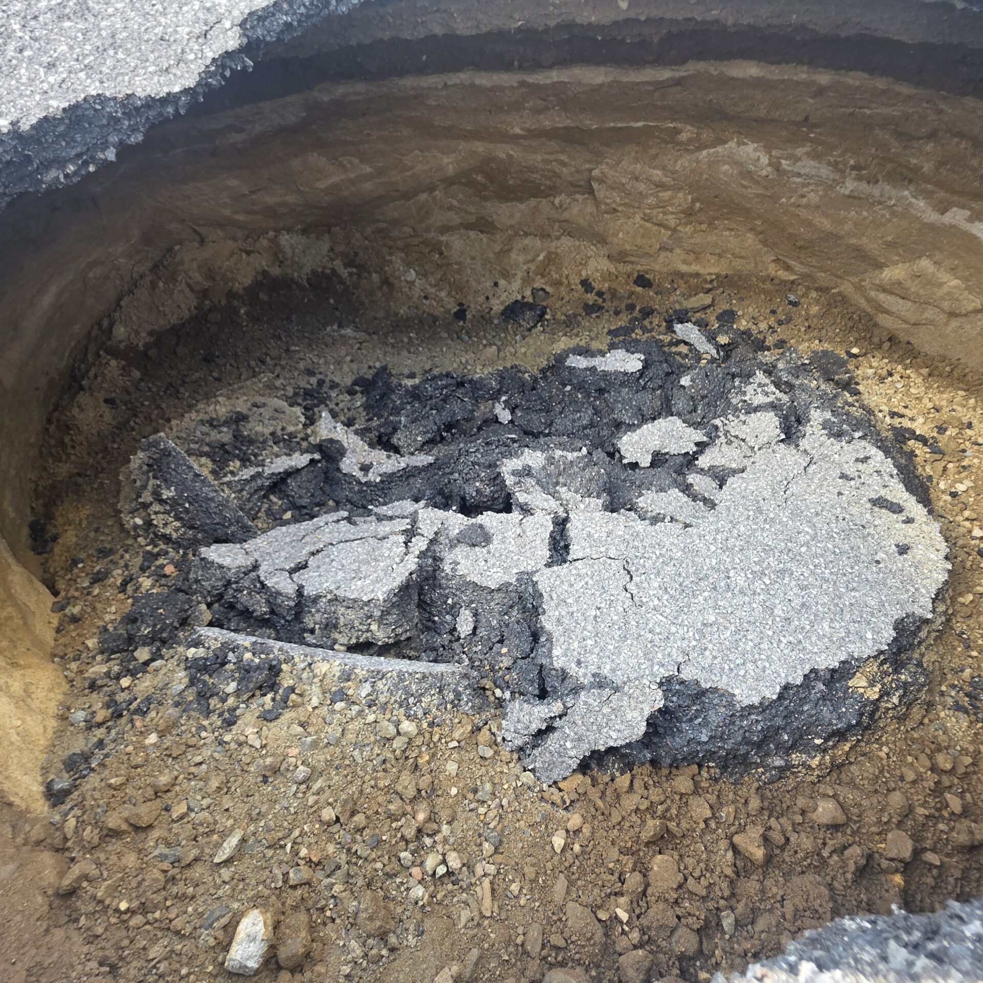 L'un des trous dans la chaussée de la route 117 près du km 138 à Labelle. Photo gracieuseté Kevy Crousset