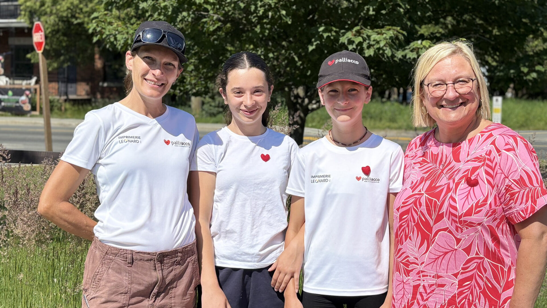 Dans l’ordre habituel : la mère d'Elsie Tessa Filiatrault, Léna Thérien-Derickxsen, Elsie Thérien et Chantal Roy, directrice générale de Palliacco.
(Photo gracieuseté)