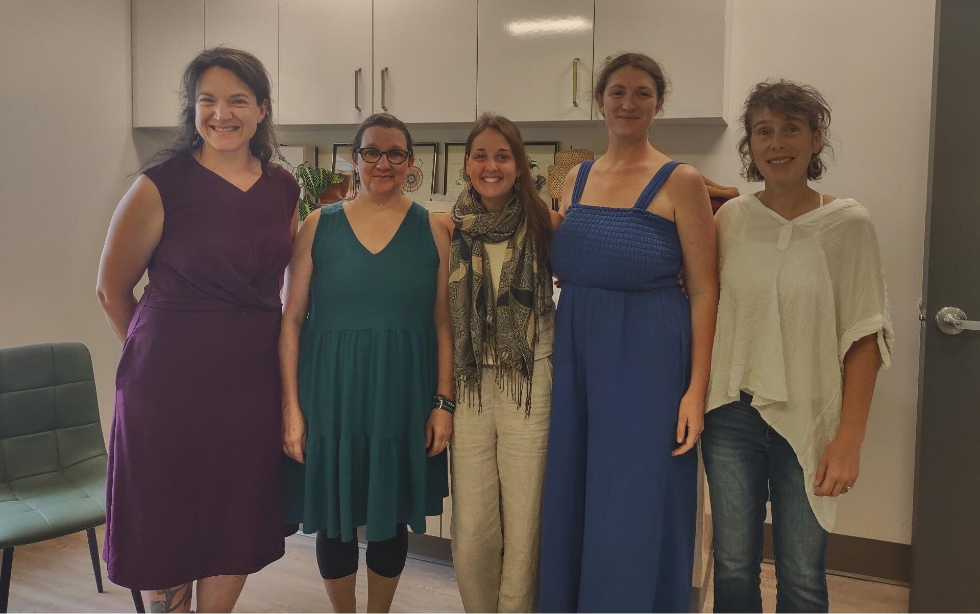 Louise-Hélène Côté (Cheffe du Département clinique des Sages-femmes); Mirabelle Lavoie (sage-femme à Mont-Tremblant); Geneviève Breton (aide-natale à Mont-Tremblant); Julia Goernert (aide-natale à Mont-Tremblant); Alice Adrien (sage-femme à Mont-Tremblant).