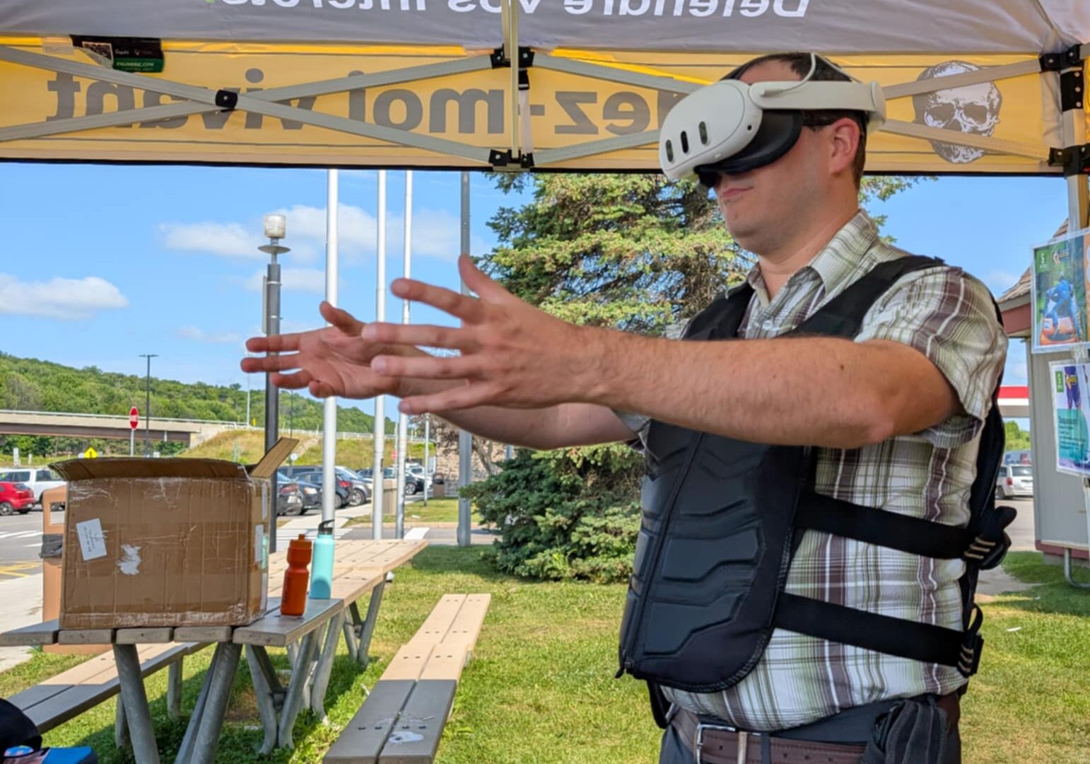 Maxime Coursol du MTMD essayant le simulateur virtuel.
(Photo Médialo-Isabelle Houle)
