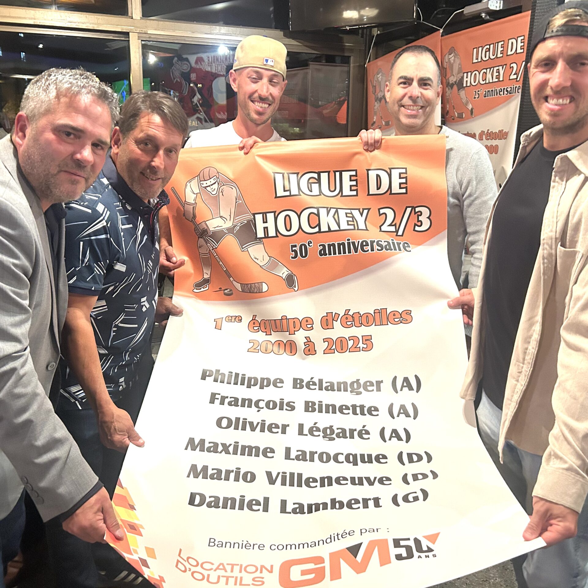 Le maire Frédéric Broué a dévoilé la première équipe d’étoiles en présence de Mario Villeneuve, Olivier Légaré, Daniel Lambert et Maxime Larocque.
(Photo gracieuseté)
