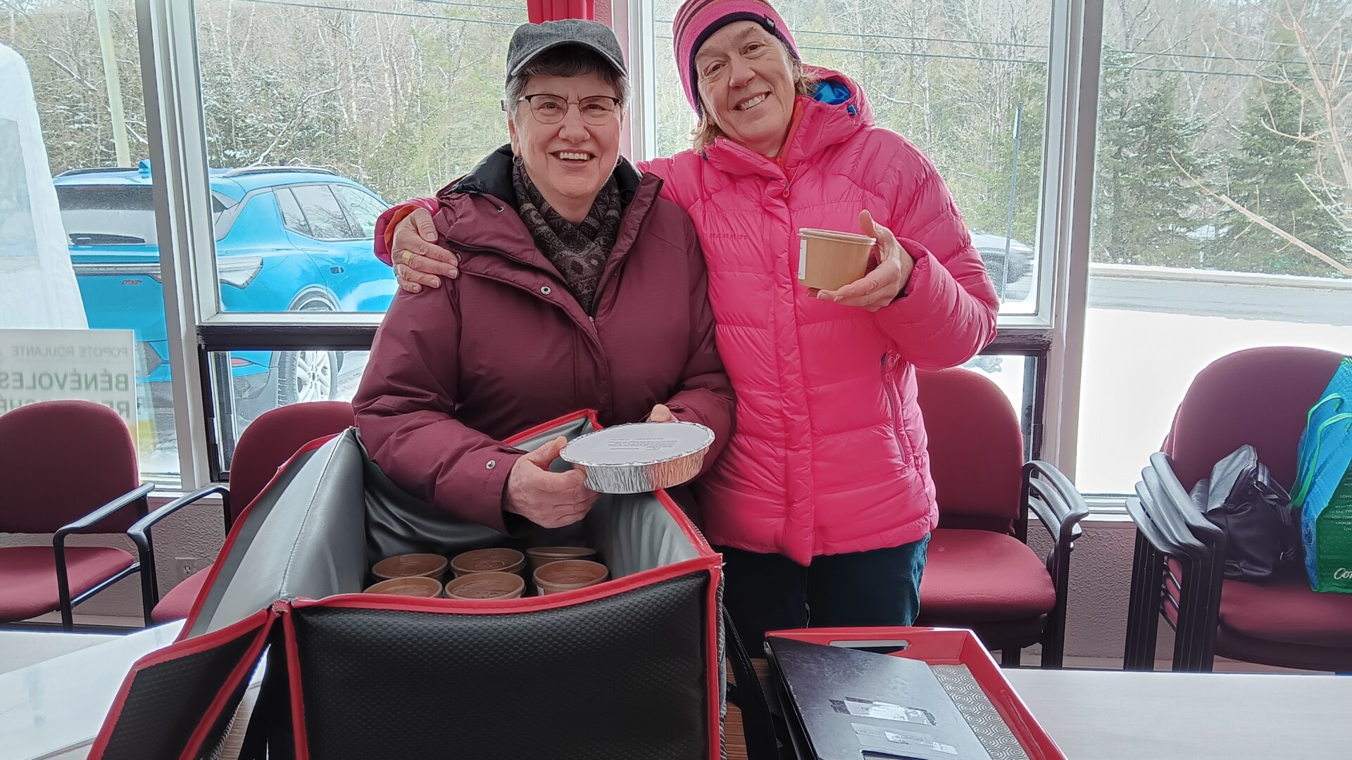 Pauline Perreault Et France Dionne Bénévoles à La Livraison De La Popote Roulante. Photo gracieuseté