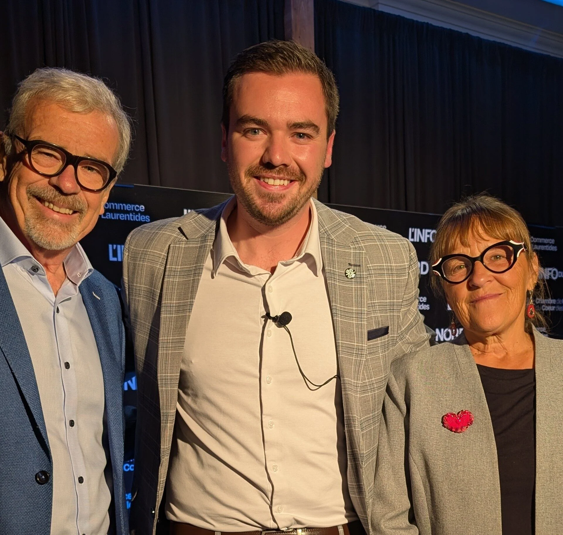 
@BV :Les candidats Jean-Claude Rocheleau et Dominique Forget en compagnie d’ Alexandre Girard-Duchaine de la Chambre de commerce, directeur général de la Chambre de commerce au Cœur des Laurentides.
(Photo Médialo-Isabelle Houle)