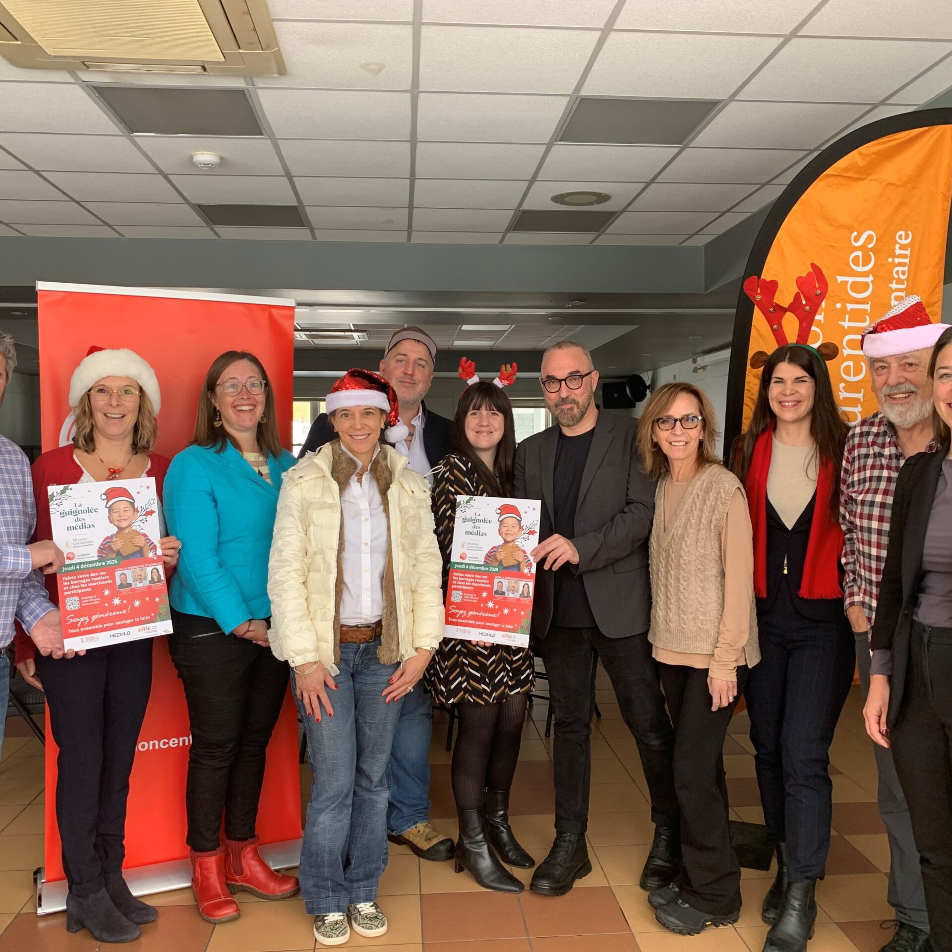 Des représentants régionaux des milieux politique, communautaire et des affaires unissent leurs forces dans un élan de solidarité pour La Guignolée. Photo Medialo – Emmanuelle Mozayan-Verschaeve 