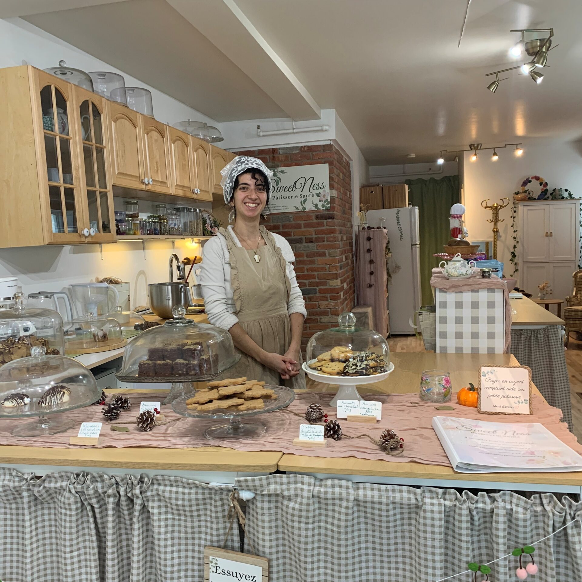  Ness, la propriétaire de la pâtisserie SweetNess. Photo Médialo – Emmanuelle Mozayan-Verschaeve 