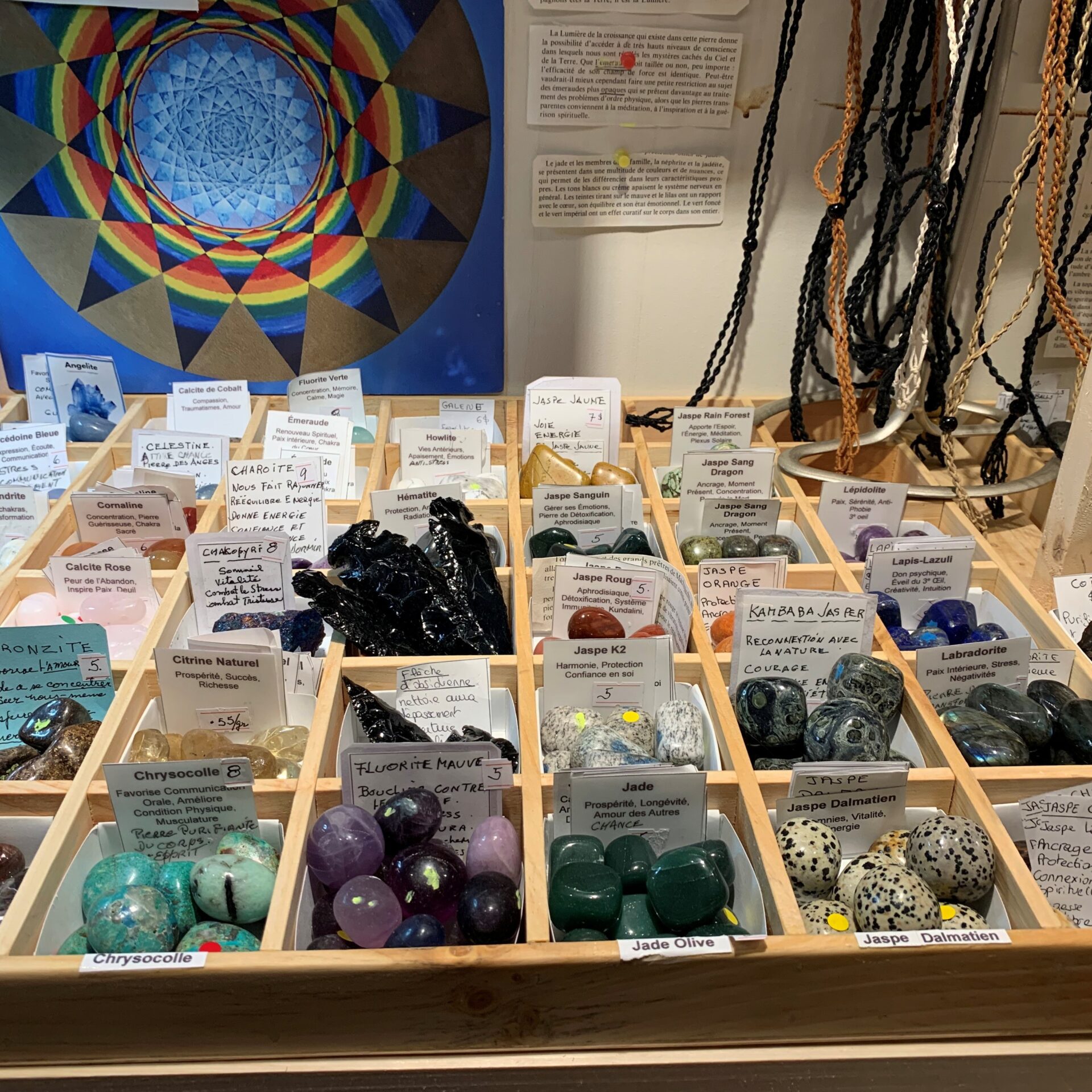 On trouve une large collection de pierres à la boutique Zen Zen. Photo Médialo- Emmanuelle M.-Verschaeve