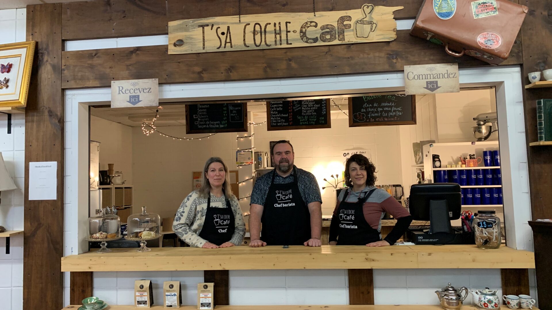 Ève Legris, enseignante, Benoit Langlois, directeur général et Julie Caouette, éducatrice spécialisée à la polyvalente des Monts. Photo Médialo – Emmanuelle Verschaeve 