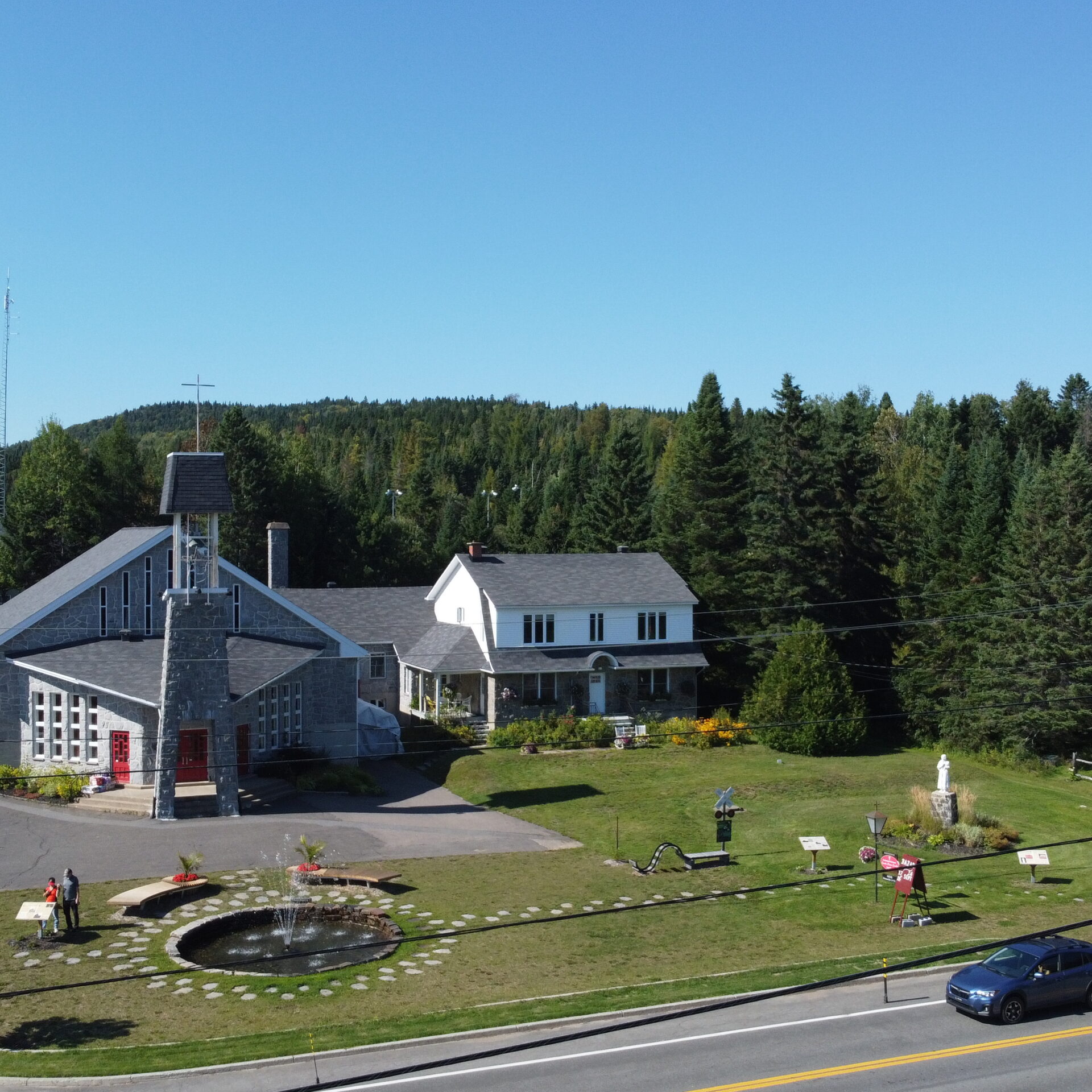 La place des Mille-Mercis à Lantier. Photo Benoit Charbonneau 

