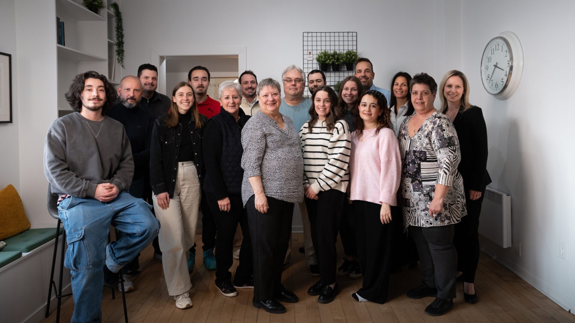 L'équipe des journaux Accès et Le Nord réunie dans les locaux d'Accès. Photo Médialo