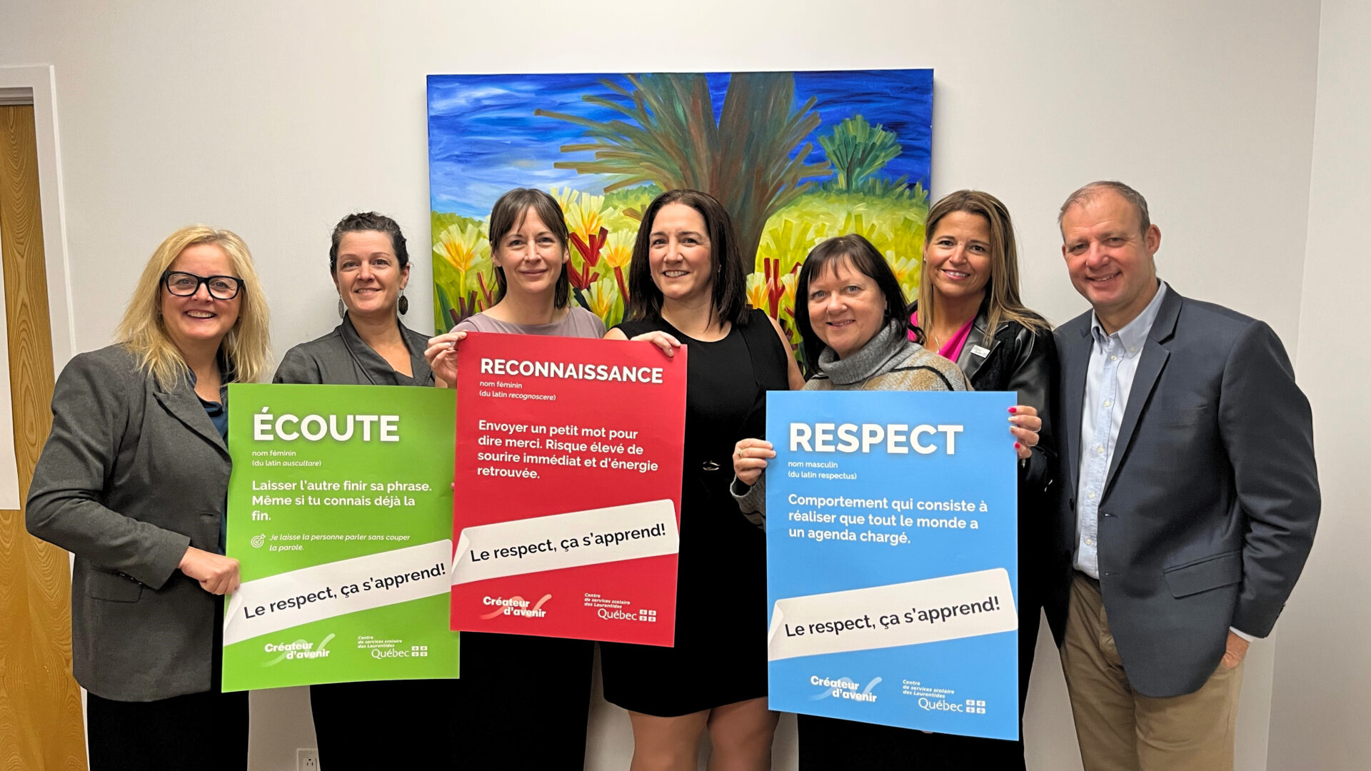 De gauche à droite : Nathalie Couturier, directrice du Service des ressources humaines, Geneviève Bastien, présidente du Syndicat des employées et employés de soutien du CSS des Laurentides, Isabeau Goyette, présidente par intérim de l’Association québécoise des cadres scolaires du Québec – section Laurentides, Annie Domingue, présidente du Syndicat des enseignantes et enseignants des Laurentides, Josée Yale, présidente du Syndicat du personnel professionnel de l’éducation des Laurentides-Lanaudière, Marie-Claude Séguin, présidente par intérim de l’Association des directions d’établissement d’Enseignement des Laurentides – section Laurentides, et Sébastien Tardif, directeur général. Photo CSSL 