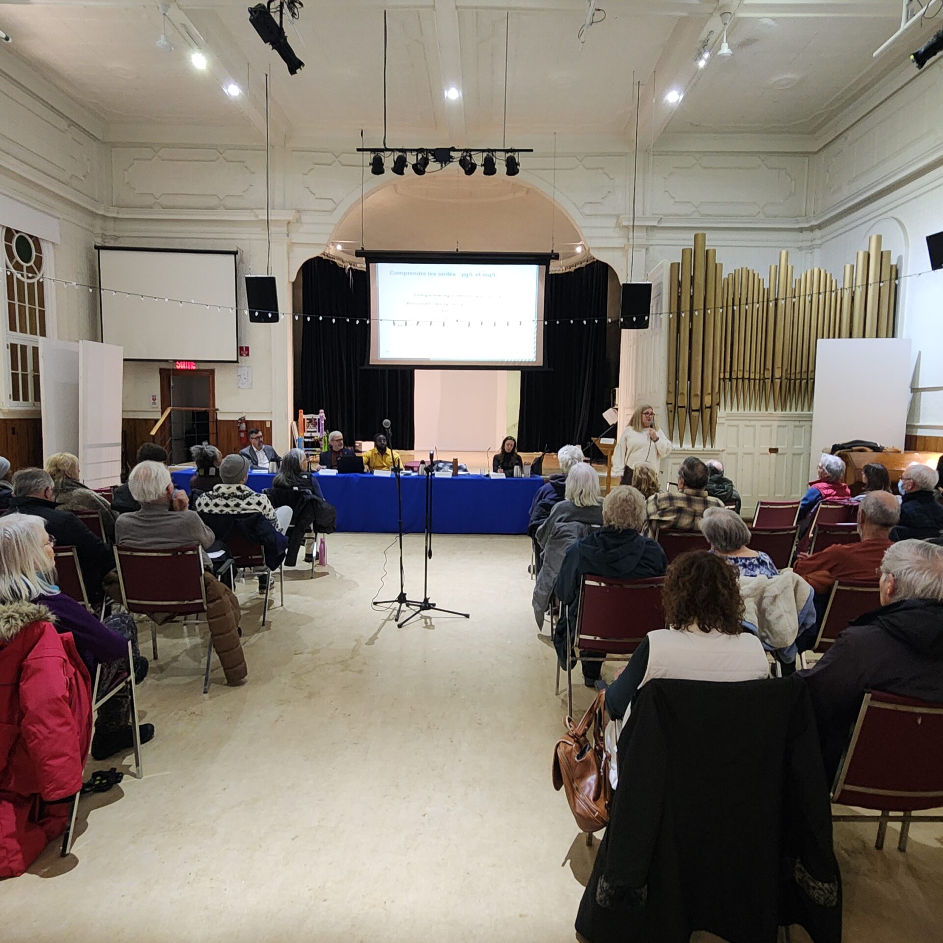 À Val-David, une quarantaine de citoyens étaient présents lors de la séance d’information sur la présence de manganèse dans l’eau du puits Saint-Adolphe. Photo Gracieuseté 