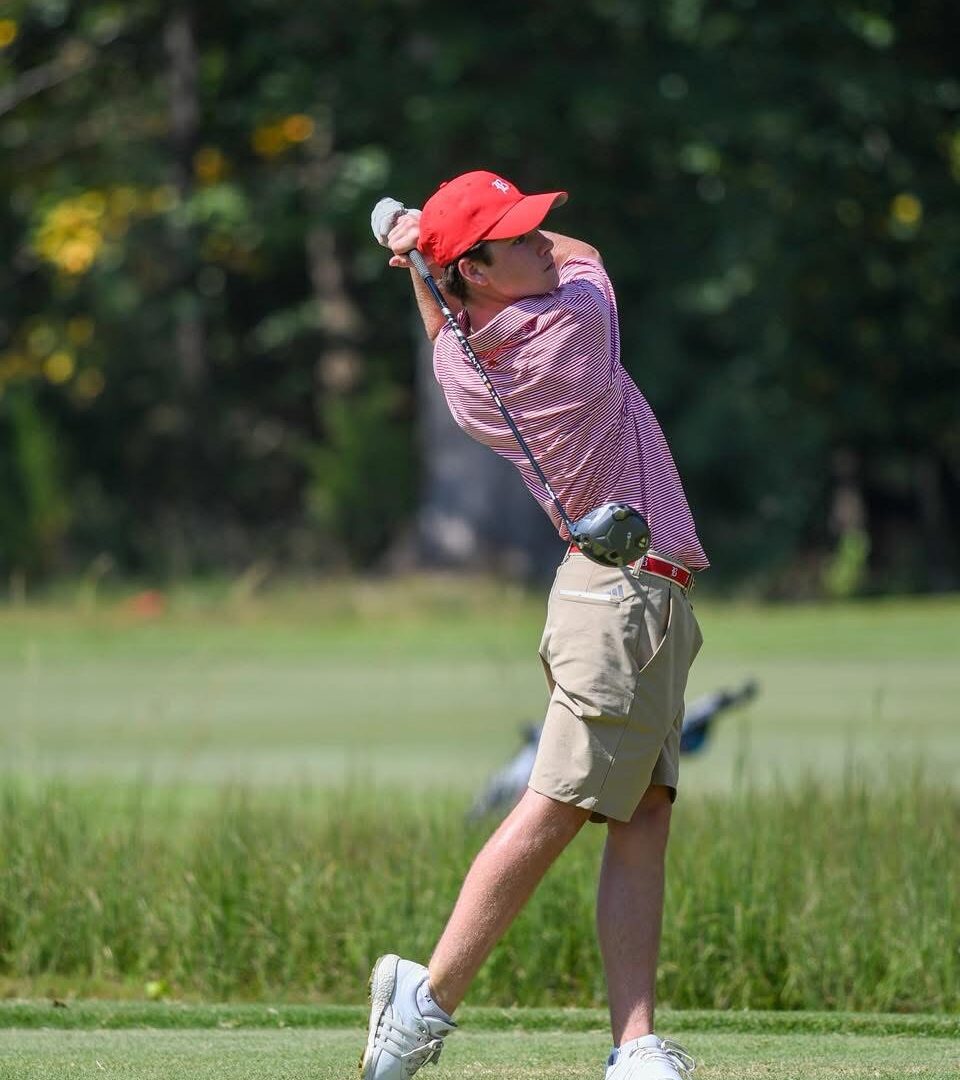 Le golfeur Zack Bourgeois de l'Équipe Relève Aléo. 