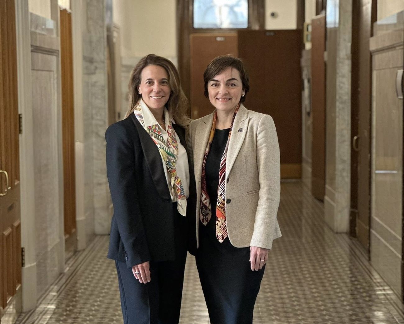 Christine Fréchette et France-Élaine Duranceau à l'Assemblée. Photo gracieuseté