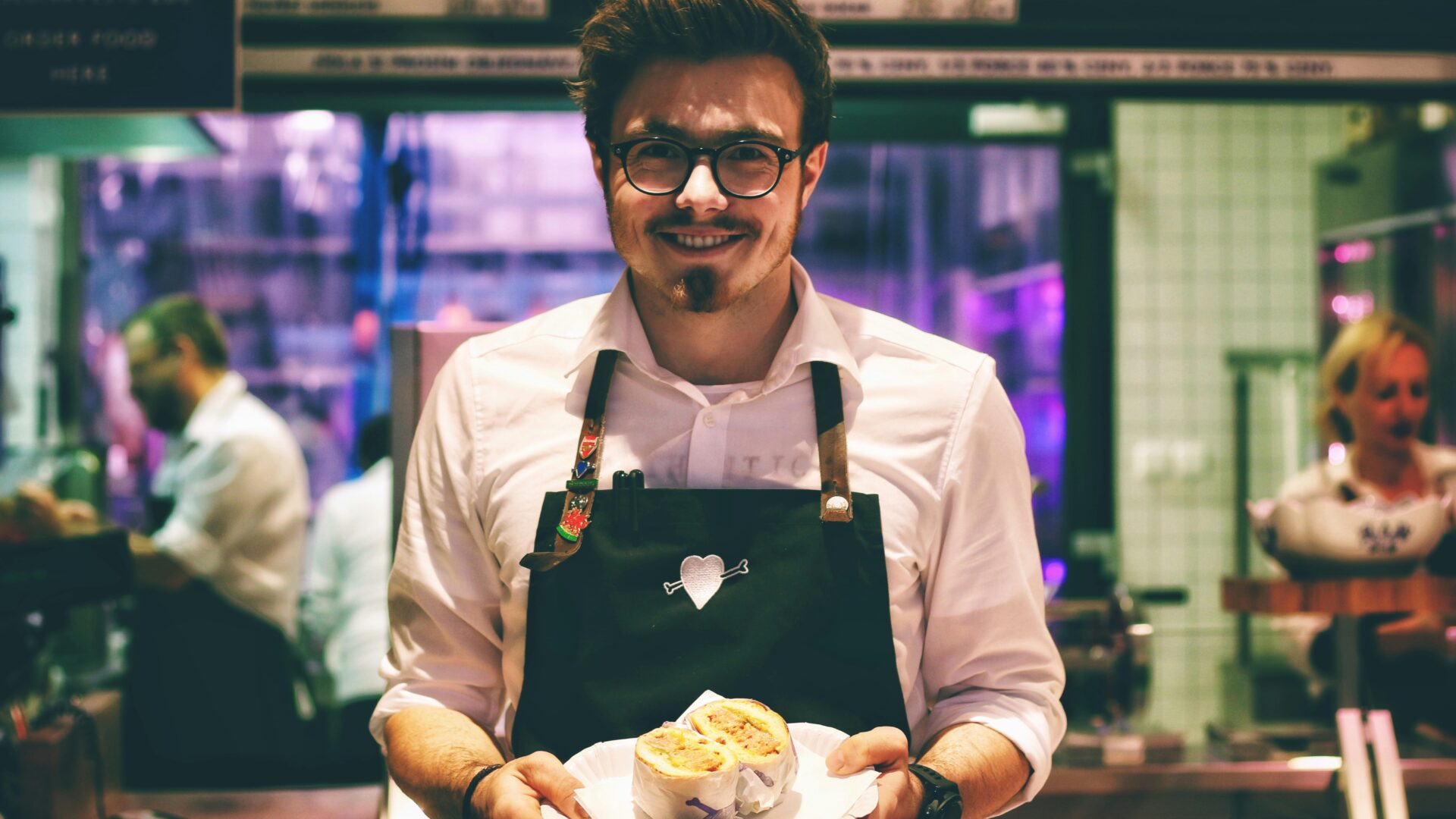 Des postes en restauration ou en vente sont souvent disponibles. (Photo Unsplash)