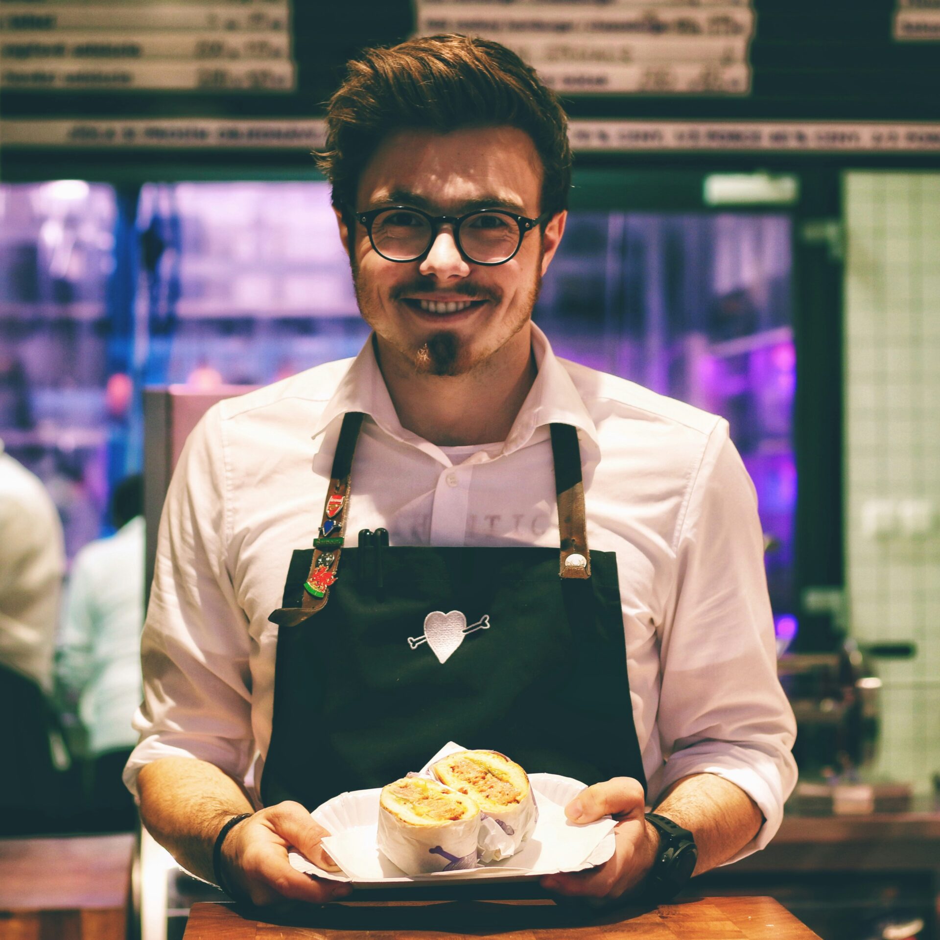 Des postes en restauration ou en vente sont souvent disponibles. (Photo Unsplash)