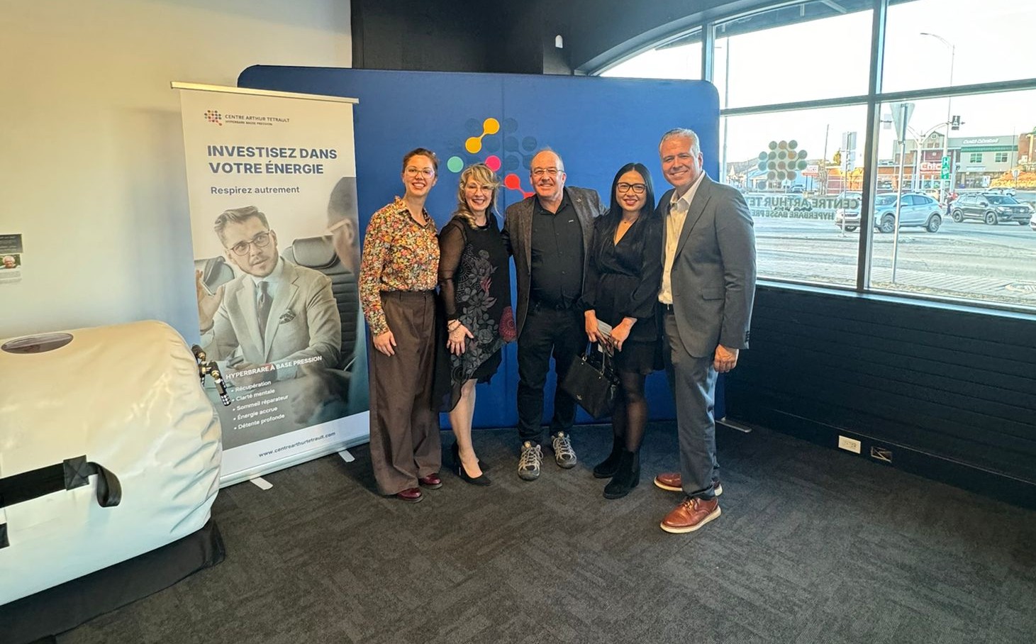 Eden Laroche, Gina Beaulieu, Louis-Jean Paquin (client et propriétaire d'Urgence Diesel) et sa conjointe ainsi que Nicolas Tétrault.
(Photo gracieuseté)
