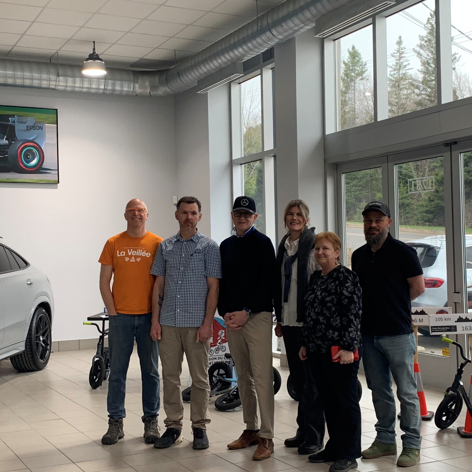 Yannick Rousseau, directeur général de L’Ascension du Col du Nordet est entouré de partenaires de l’événement dont Bernard Franke, propriétaire de Franke Mercedes-Benz et Patrick Laurin, copropriétaire de la Microbrasserie La Veillée et nommé Président du conseil exécutif de L’Ascension.
(Photo Médialo – Emmanuelle M.-Verschaeve)

