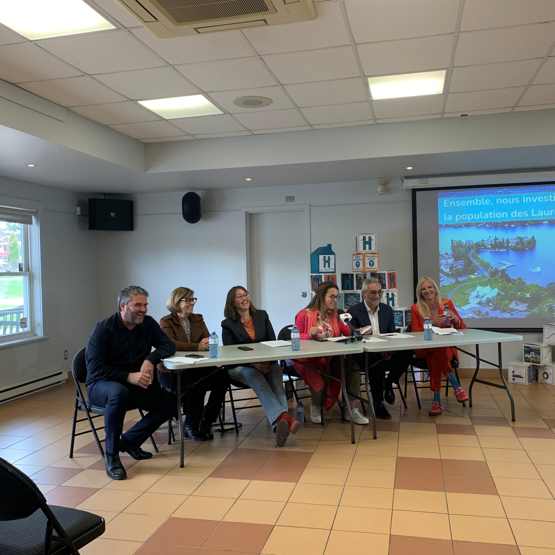 Les élus et intervenants du projet de La HUTTE. Photo Médialo – Emmanuelle Mozayan-Verschaeve 