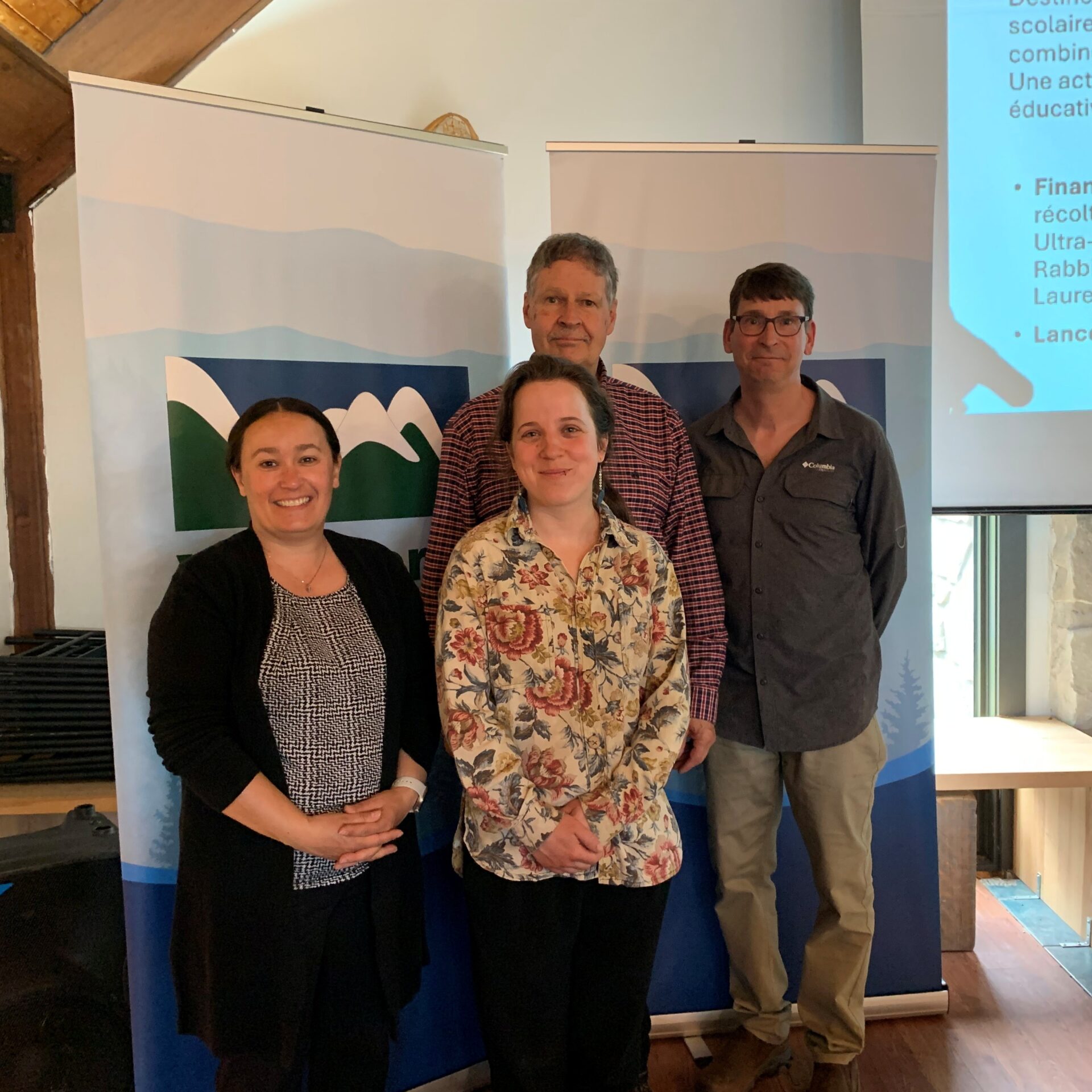 Pierre Asselin, maire de Val-Morin; Louis Paquette, Directeur du parc régional Val-David-Val-Morin secteur Far Hills; Marianne Laliberté, responsable du bureau de la députée France-Élaine Duranceau; Emilie Boulay, Directrice et cofondatrice du Club Nature Aventure des Laurentides. Photo Médialo – Emmanuelle M.-Verschaeve