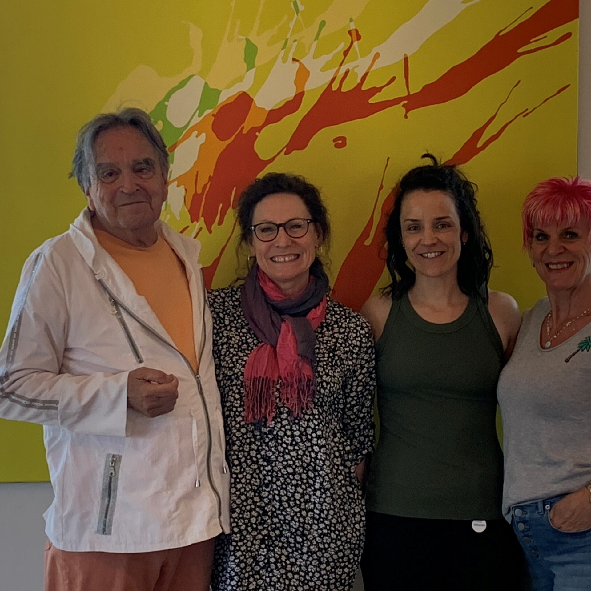 René Dupéré, directeur musical, Diane Lanthier, adjointe administrative et chanteuse, Priscilla Beaulieu, conseillère à l’intervention, et Joyce Gagnon, chanteuse humoristique. Photo Médialo - Emmanuelle M.-Verschaeve 