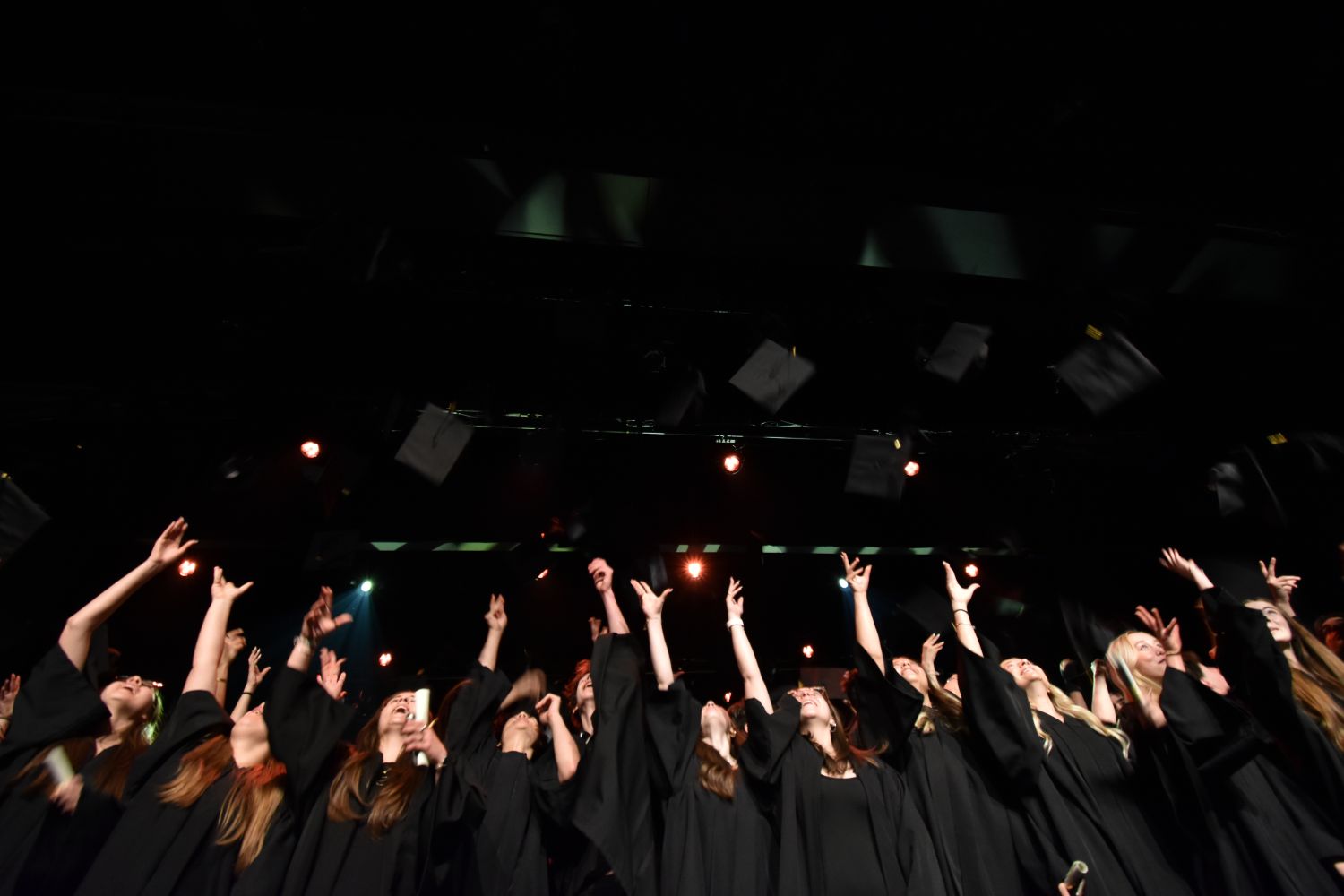  Les finissants 2026 de la Polyvalente des Monts lors de leur remise de diplôme au Théâtre Le Patriote. Photo gracieuseté 