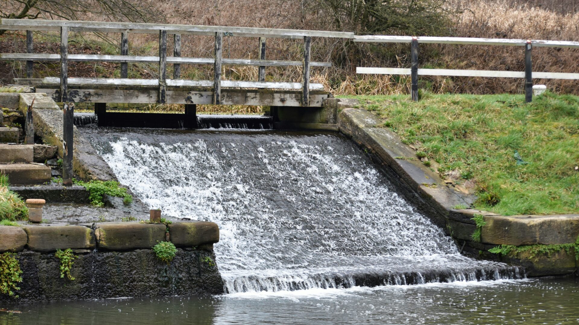 Québec amorce le démantèlement de barrages vieillissants jugés non essentiels – dont trois dans les Laurentides – afin de redonner à certains cours d’eau leur dynamique naturelle. Photo Unsplash 