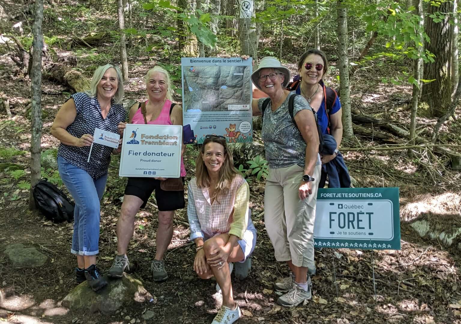  L’inauguration du sentier Par Monts et Vals ’est faite en présence d’élus, dont la députée France-Élaine Duranceau et la mairesse Patricia Lacasse.  Photo gracieuseté 