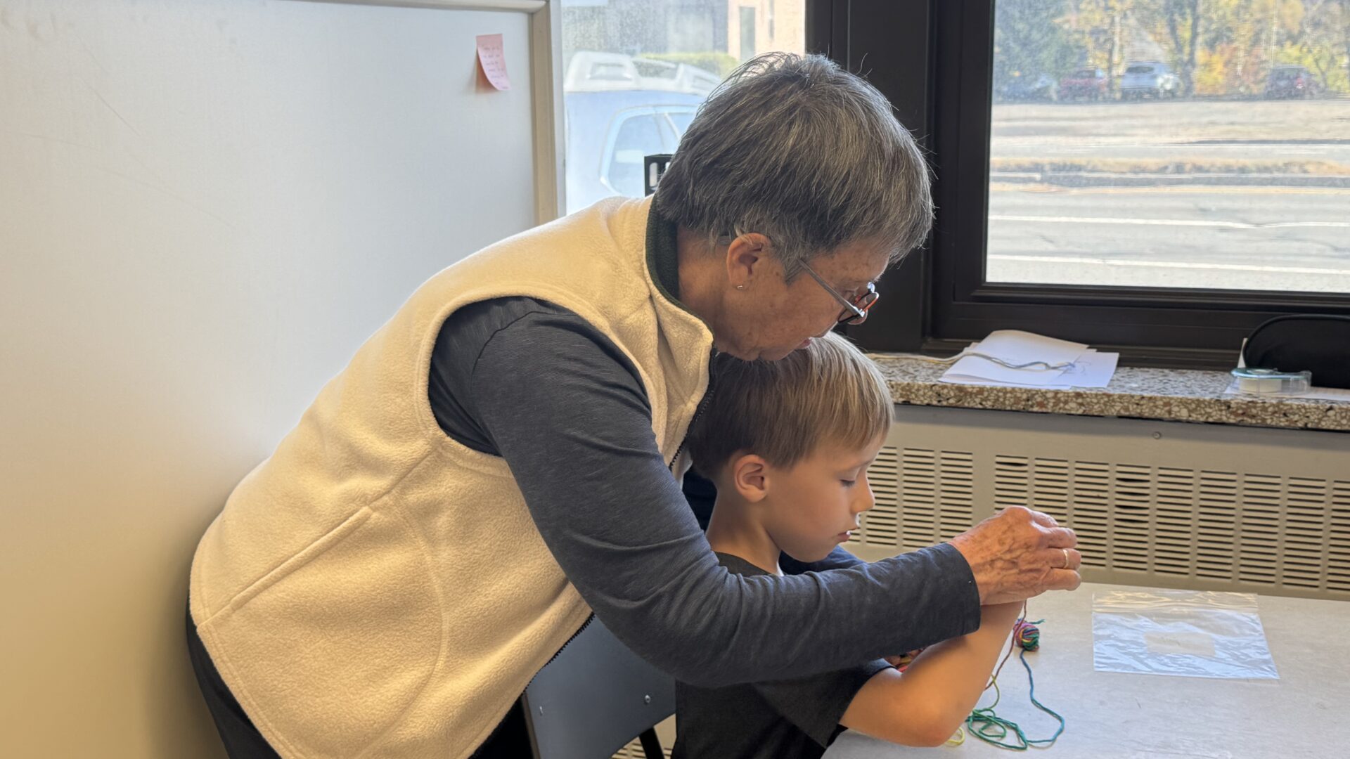 Hélène Bourdas et Léo Marcotte, élève de l'école Fleur-des-Neiges. (Photo gracieuseté)