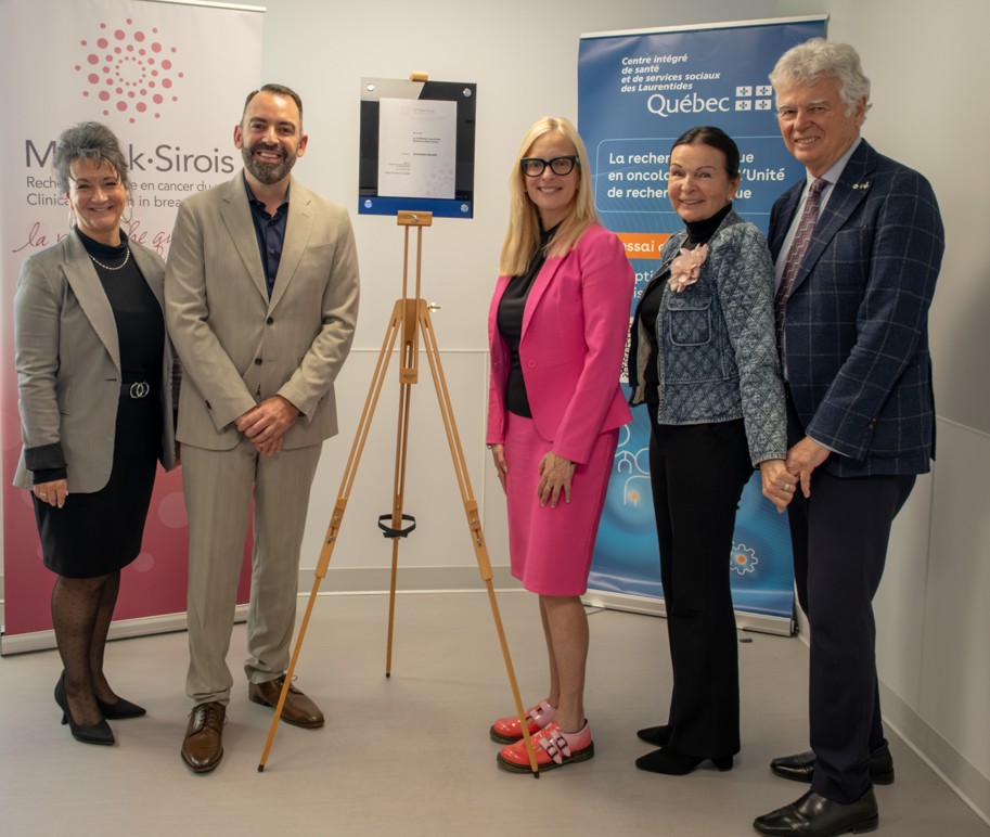 Dans l’ordre habituel : Marie-Josée Lafontaine, directrice de l’enseignement et de la recherche à Santé Québec Laurentides; Dr Ghislain Cournoyer, hémato-oncologue à l’Hôpital de Saint-Jérôme et membre du comité scientifique du Groupe McPeak-Sirois; Julie Delaney, présidente-directrice générale de Santé Québec Laurentides et Susan McPeak et Charles Sirois, cofondateurs du Groupe McPeak-Sirois. Photo Santé Québec Laurentides 