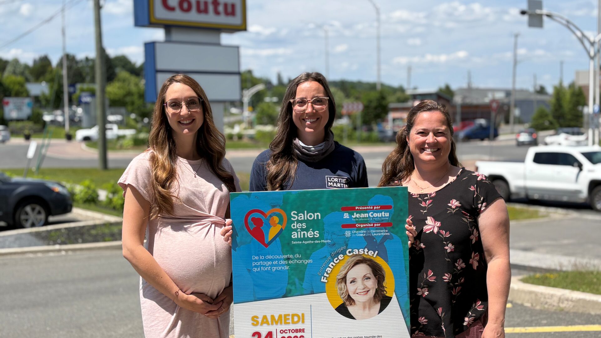 Marika Nantel, pharmacienne Jean Coutu Sainte-Agathe, Catherine Lortie, présidente de la Chambre de commerce, ainsi que Paule Lafontaine, pharmacienne Jean Coutu Sainte-Agathe.
(Photo gracieuseté)