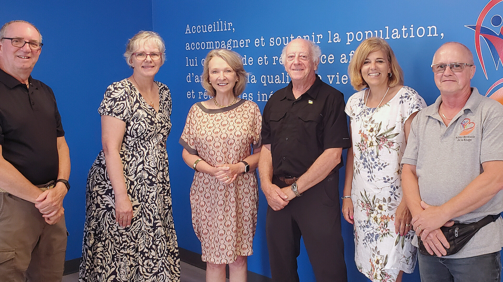 Sur la photo : Michel Laplante, Marlène Tanguay, la ministre Sonia Bélanger, Pierre-Antoine Guinard (administrateur à l'ABR), la députée Chantale Jeannotte et Michel St-Cyr (coordonnateur à l’ABR).
Photo Bureau de la députée Chantale Jeannotte